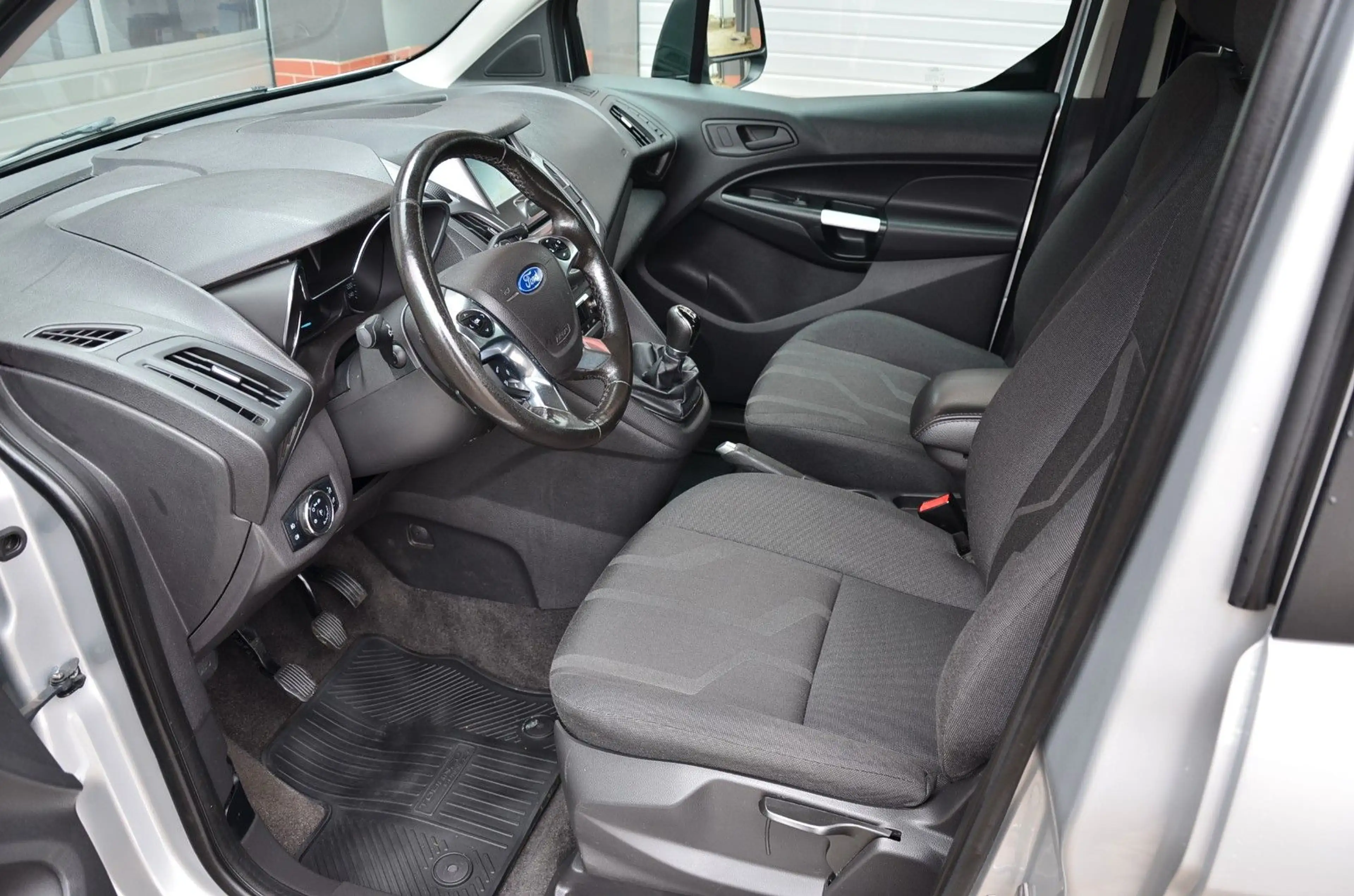 Ford Tourneo Connect 1.5 TDCi *Navi / Sitzheizung* — photo 9