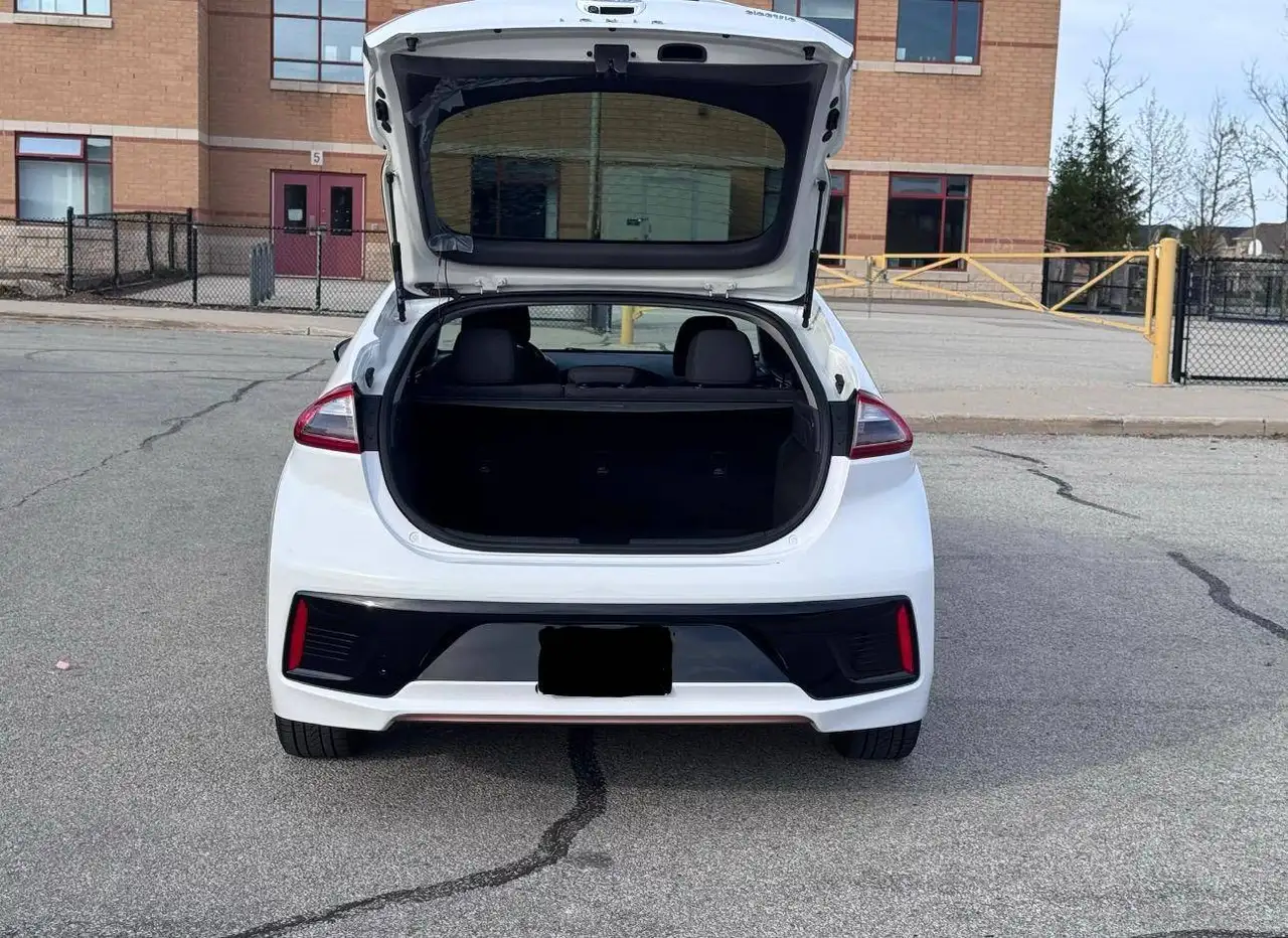 Hyundai IONIQ снимка Hyundai IONIQ
