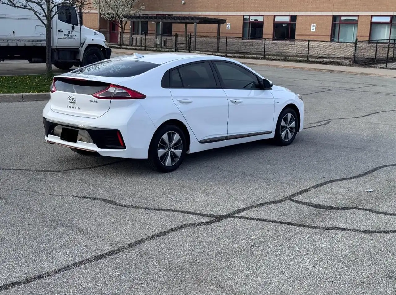 Hyundai IONIQ снимка Hyundai IONIQ