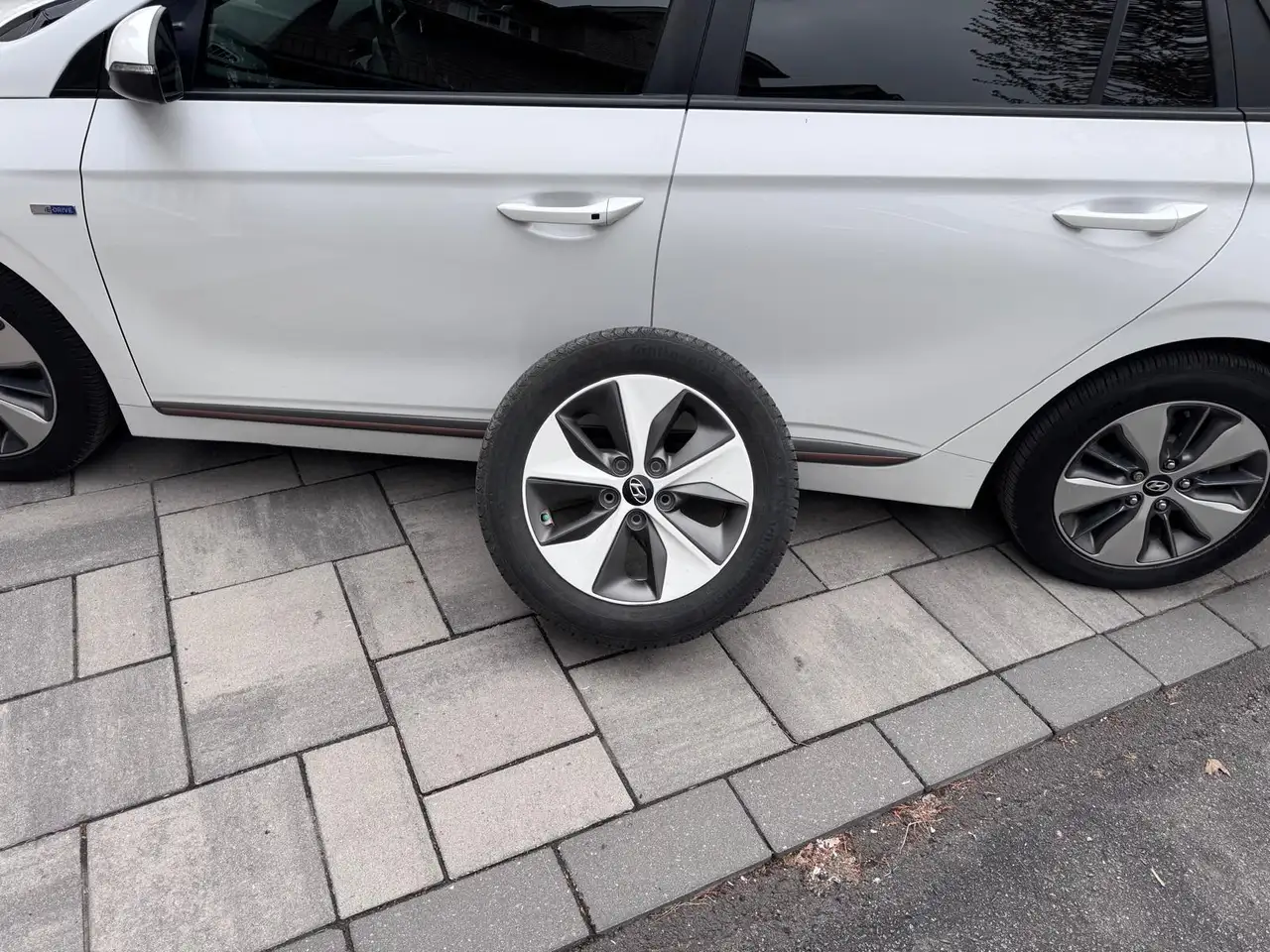 Hyundai IONIQ снимка Hyundai IONIQ