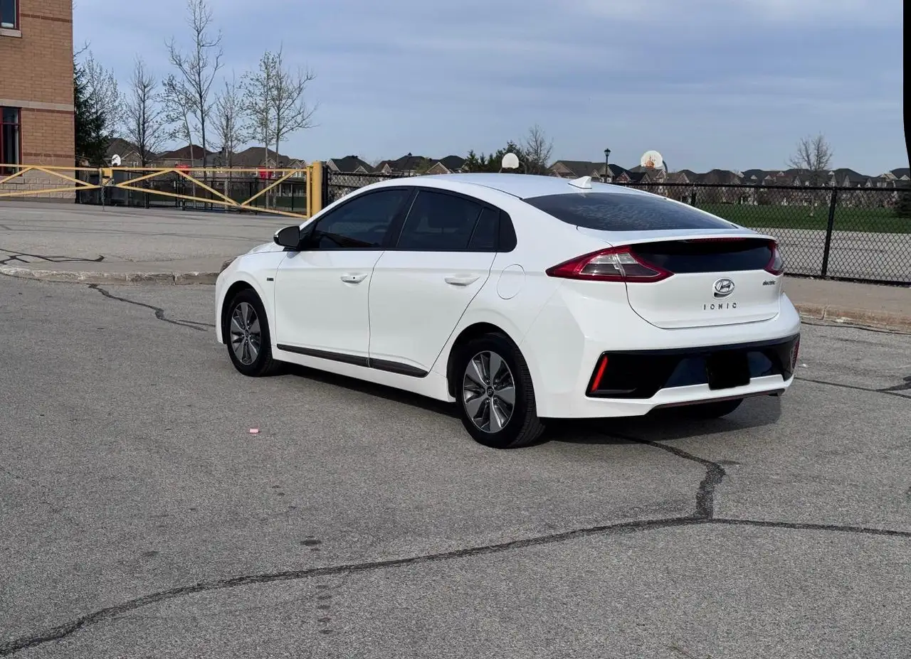 Hyundai IONIQ снимка Hyundai IONIQ