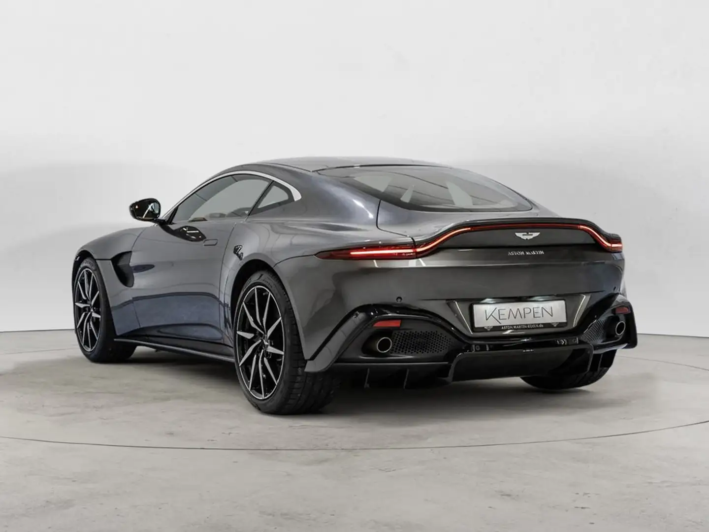 Aston Martin V8 Vantage srebrna - 2