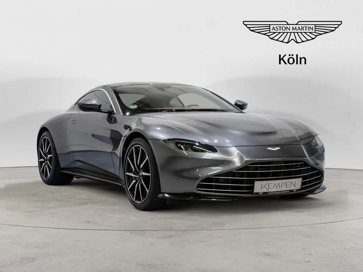 Aston Martin V8 Vantage srebrna - 1