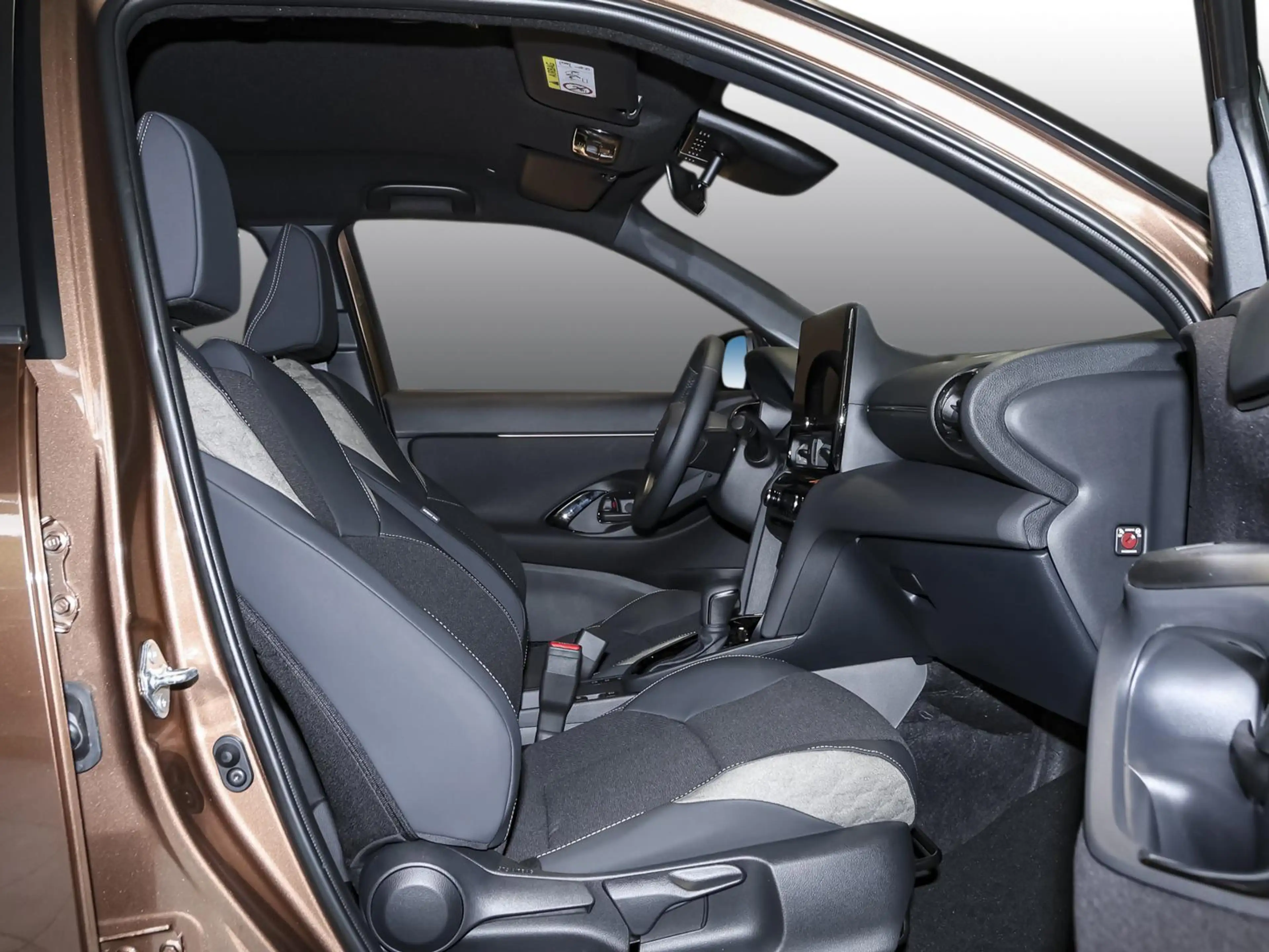 Toyota Yaris Cross Lounge 1,5 Hybrid  Premium-P. SHZ — photo 3