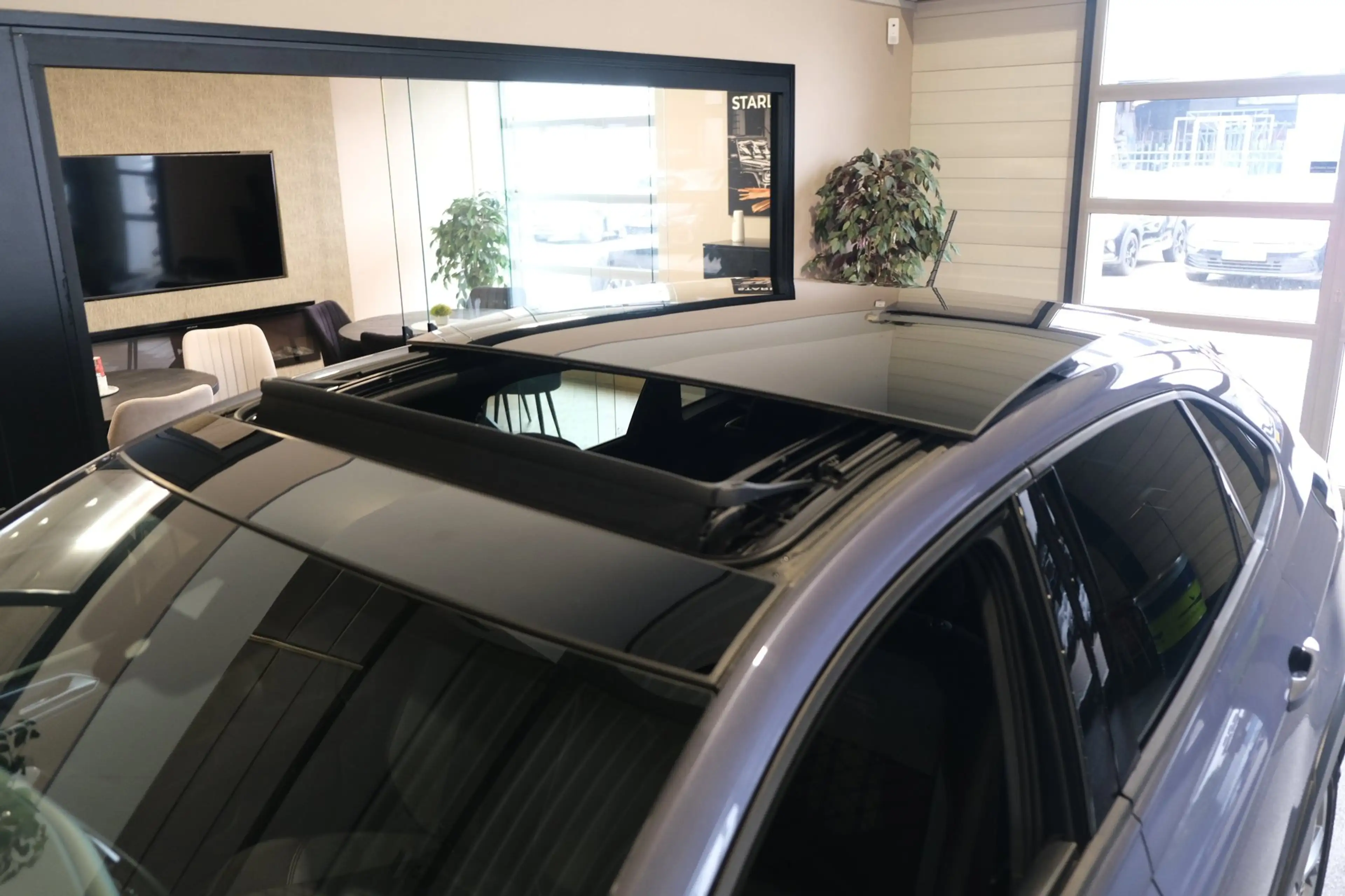 Volkswagen Taigo 1.0 TSI R-Line DSG Pano Carplay Led Virtual Acc Pd — photo 3