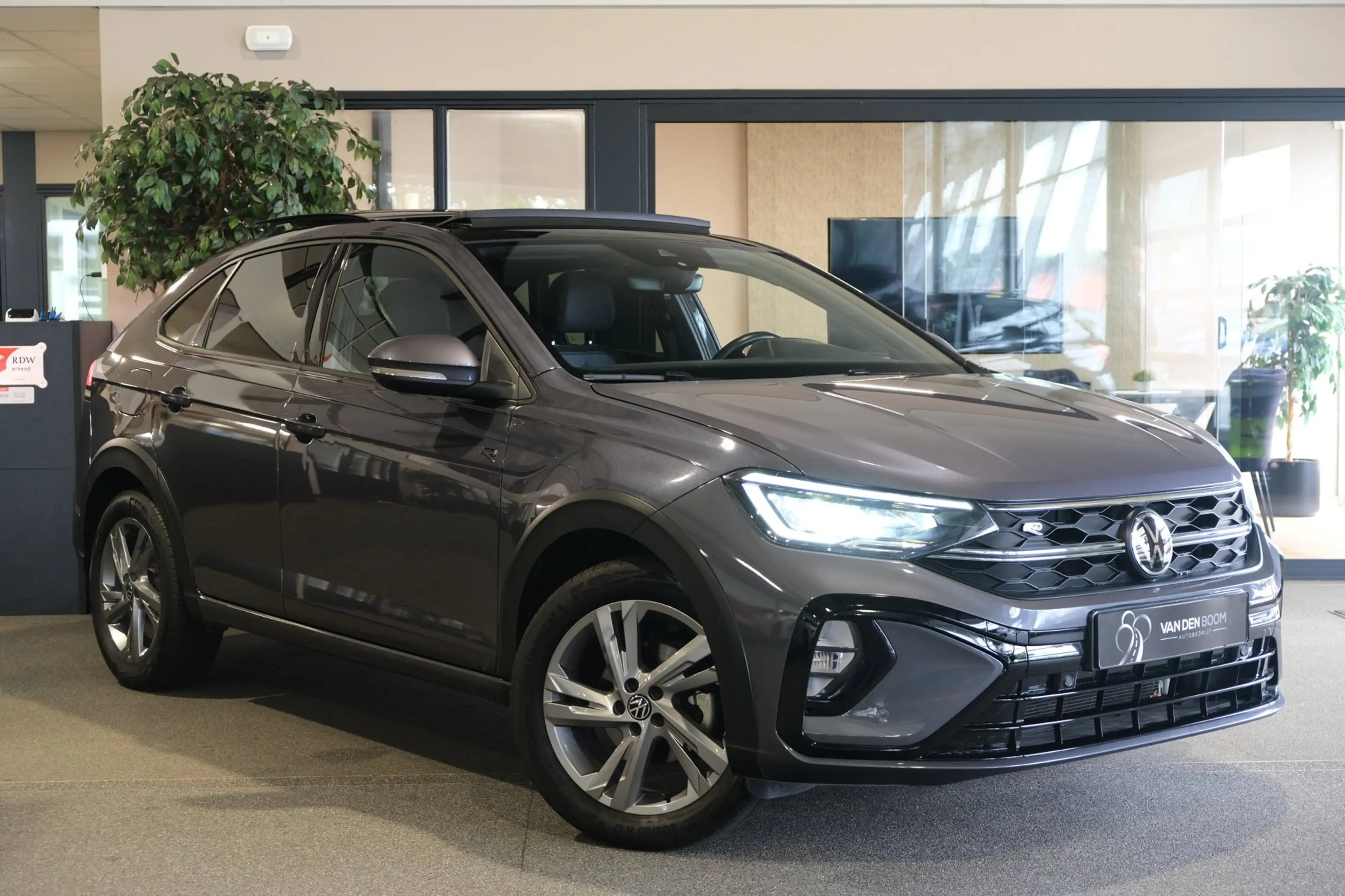 Volkswagen Taigo 1.0 TSI R-Line DSG Pano Carplay Led Virtual Acc Pd — photo 6