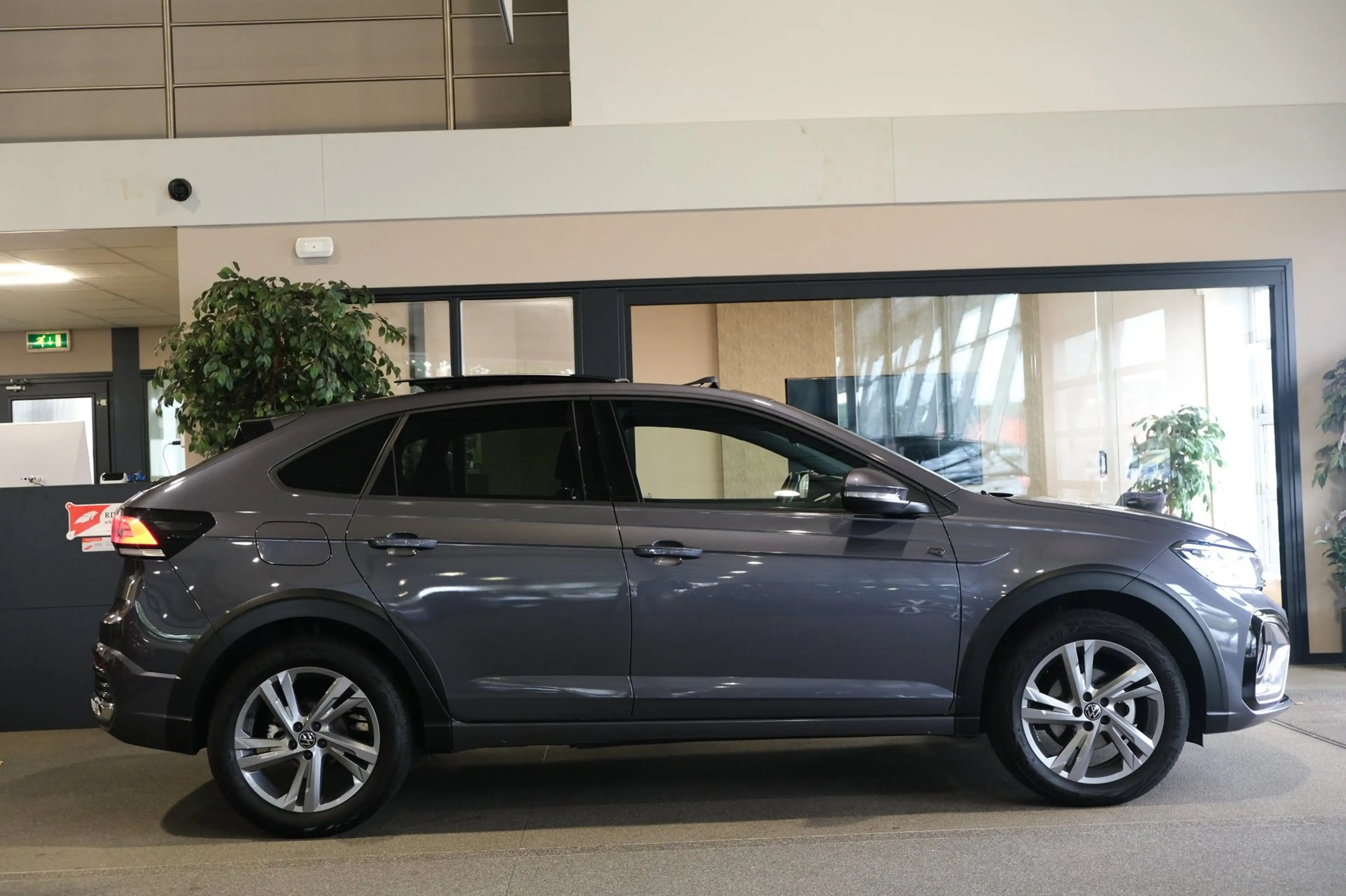 Volkswagen Taigo 1.0 TSI R-Line DSG Pano Carplay Led Virtual Acc Pd — photo 7
