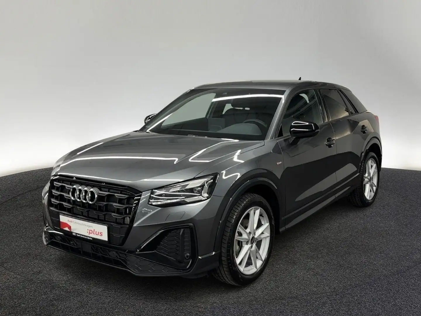 Audi Q2 S line 35 TFSI S tr. LEDER AHK MATRIX RFK NAV Grau - 2