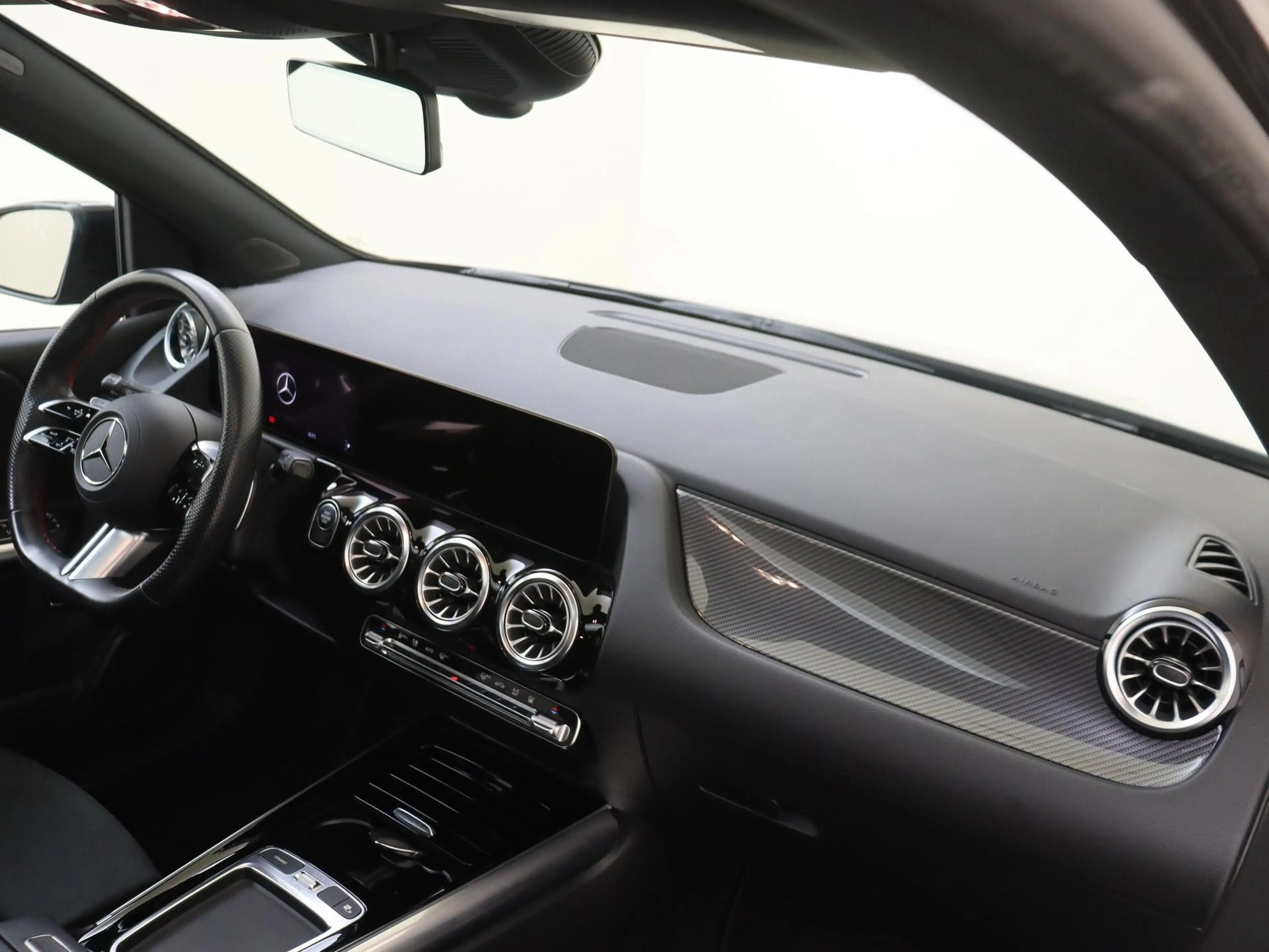 Mercedes-Benz B 250 e Star Edition AMG Line — photo 5