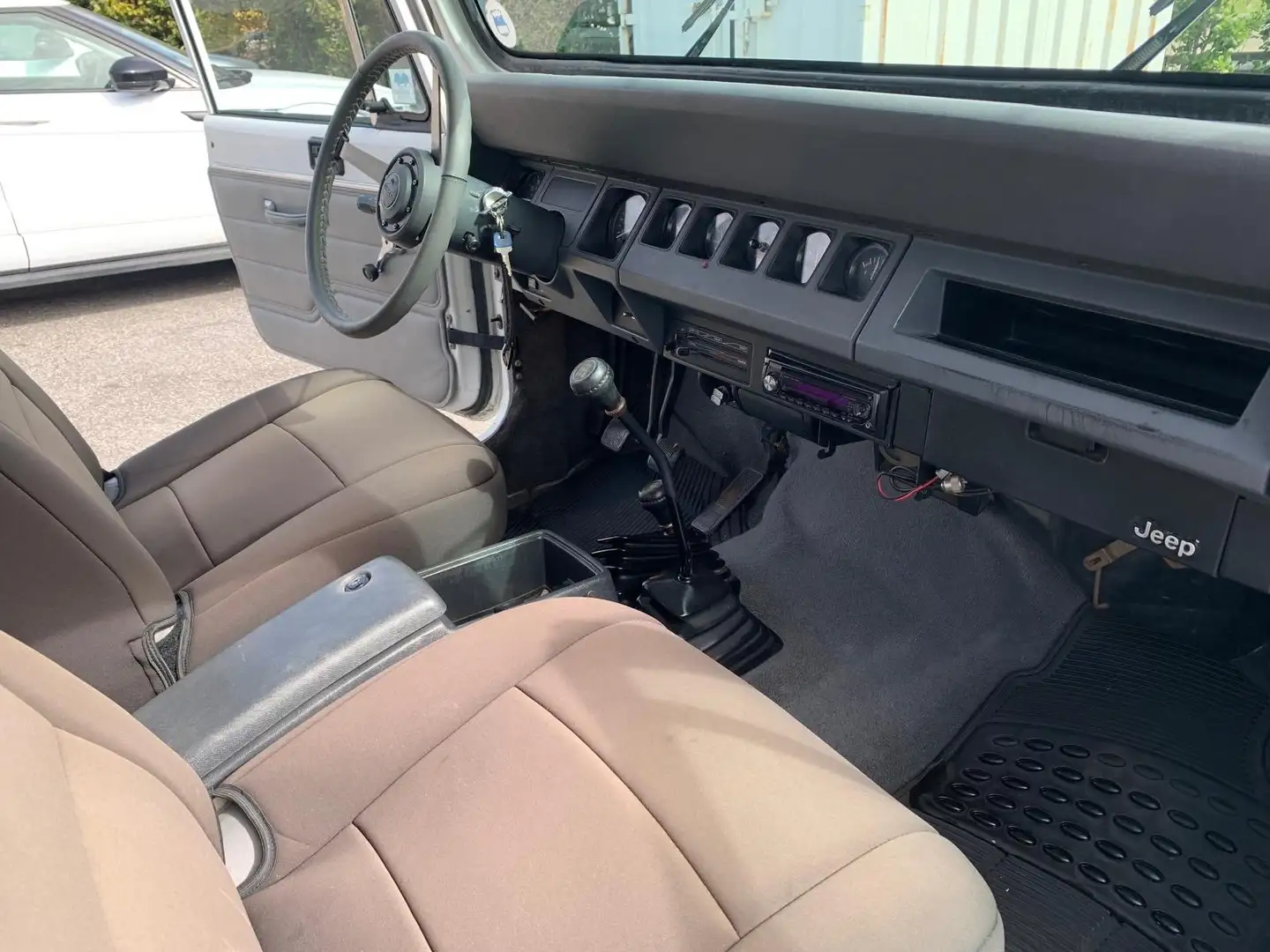 Jeep Wrangler YJ Alb - 2