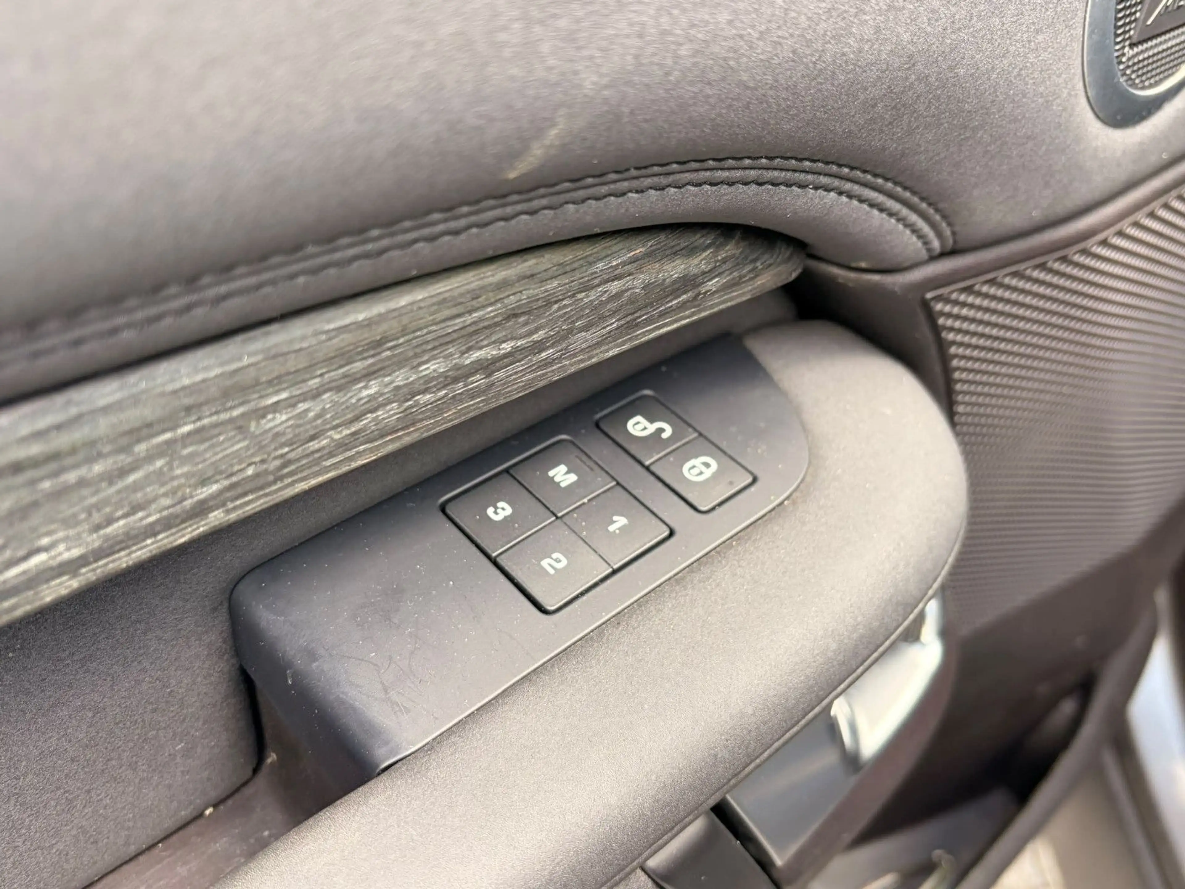 Land Rover Discovery 5 HSE SD4 — photo 14