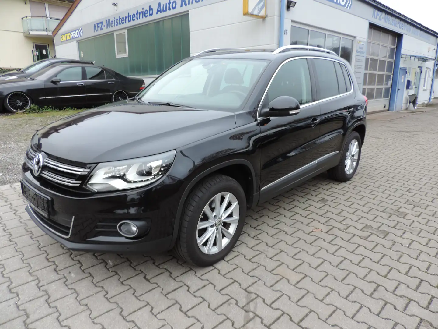 Volkswagen Tiguan Sport &Style 2,0TDI super Zustand 4 Motion 1 Hd. Schwarz - 1