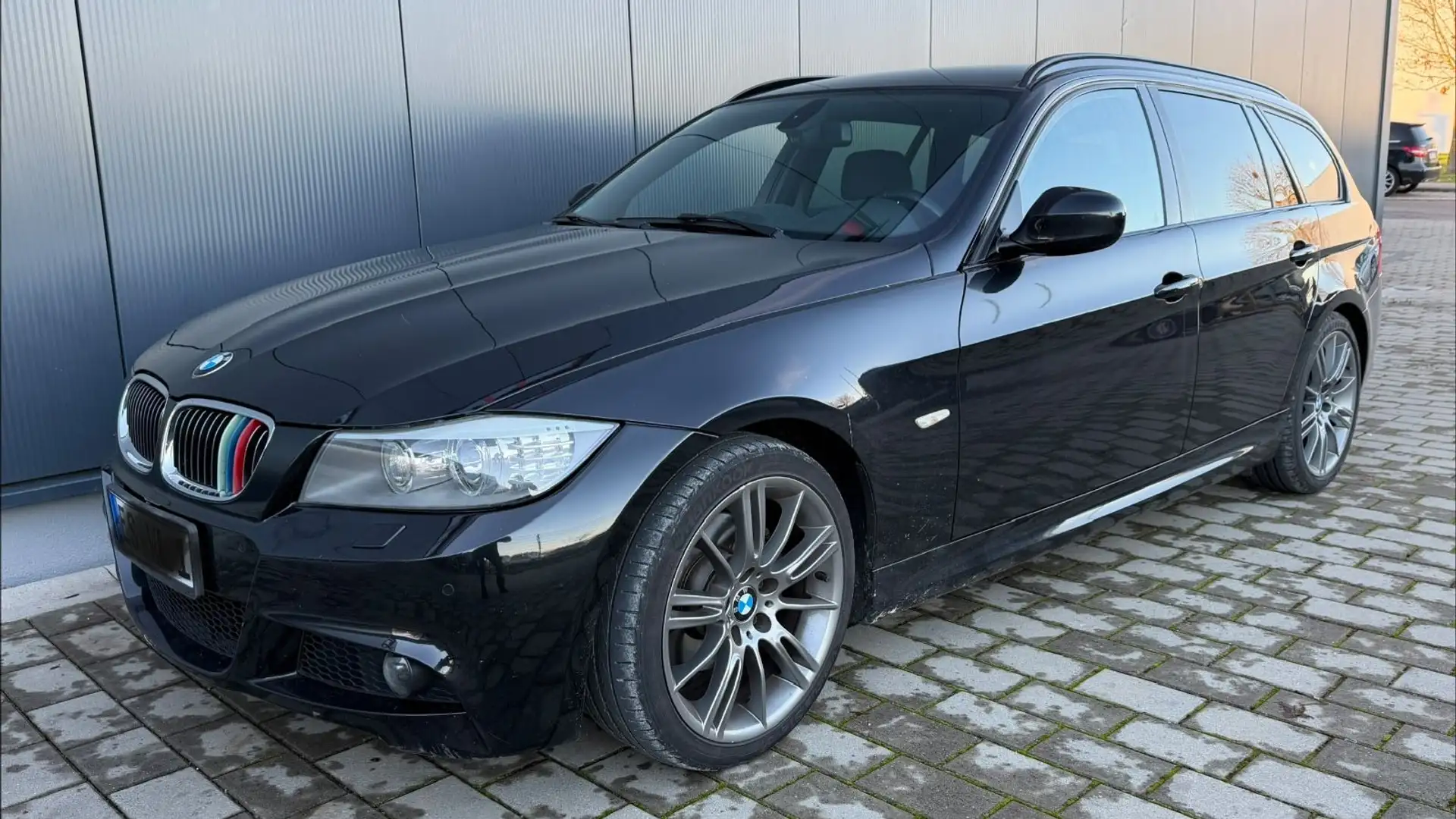 BMW 320 d Touring - M- PAKET-Navi--AHK-TÜV-Garantie Noir - 1