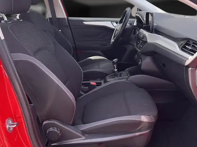 Ford Focus view 15