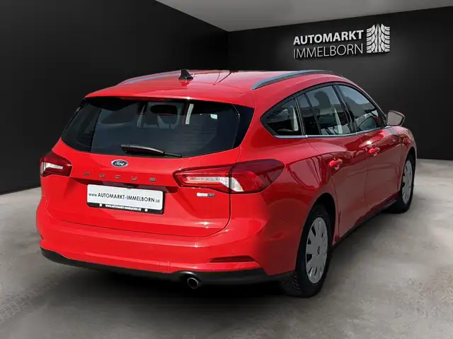 Ford Focus view 12
