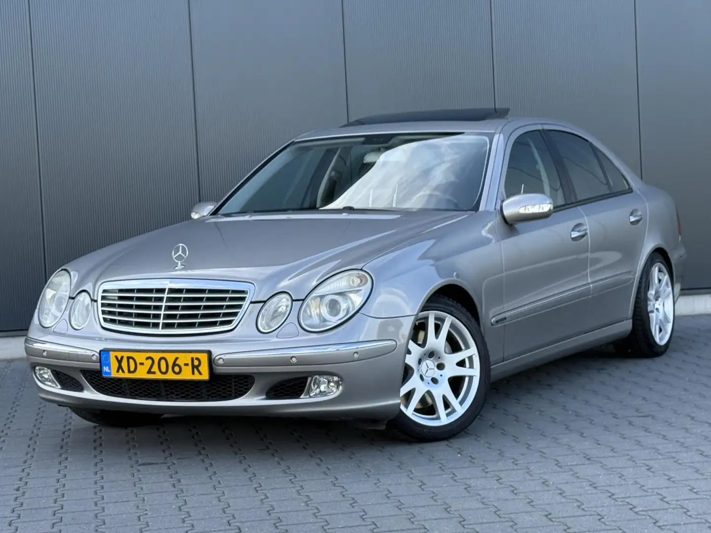 Mercedes-Benz E 500 V8 Elegance Schuifdak - Leder - Navi - Youngtimer Grijs - 1