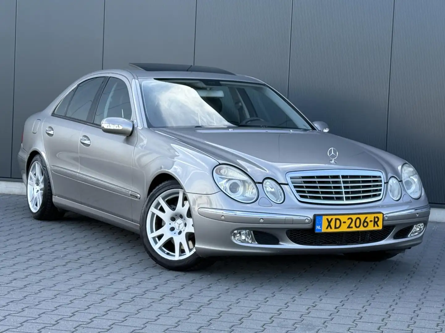 Mercedes-Benz E 500 V8 Elegance Schuifdak - Leder - Navi - Youngtimer Grijs - 2