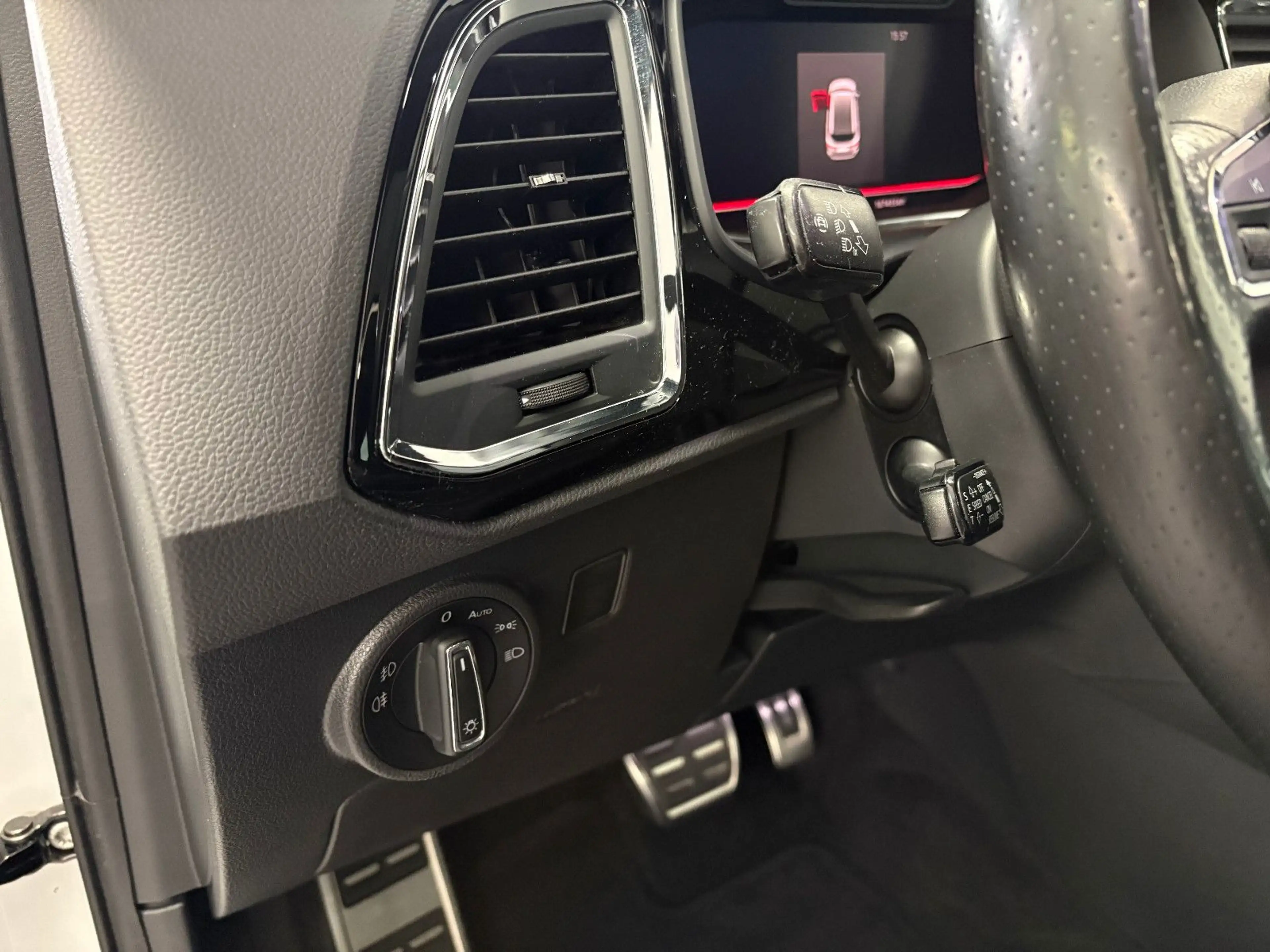 SEAT Ateca 2.0 TDI FR Navi/Leder/Pano/LED — photo 10