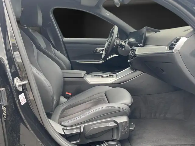 BMW 3 Series view 11