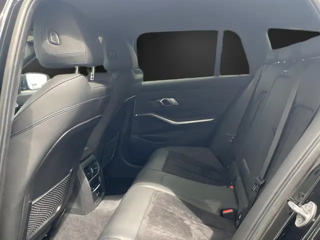 BMW 3 Series view 14