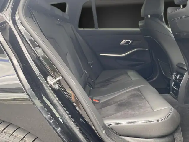 BMW 3 Series view 12