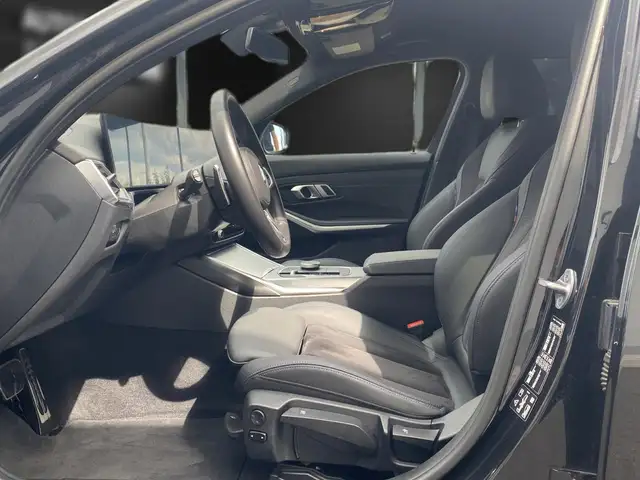 BMW 3 Series view 10