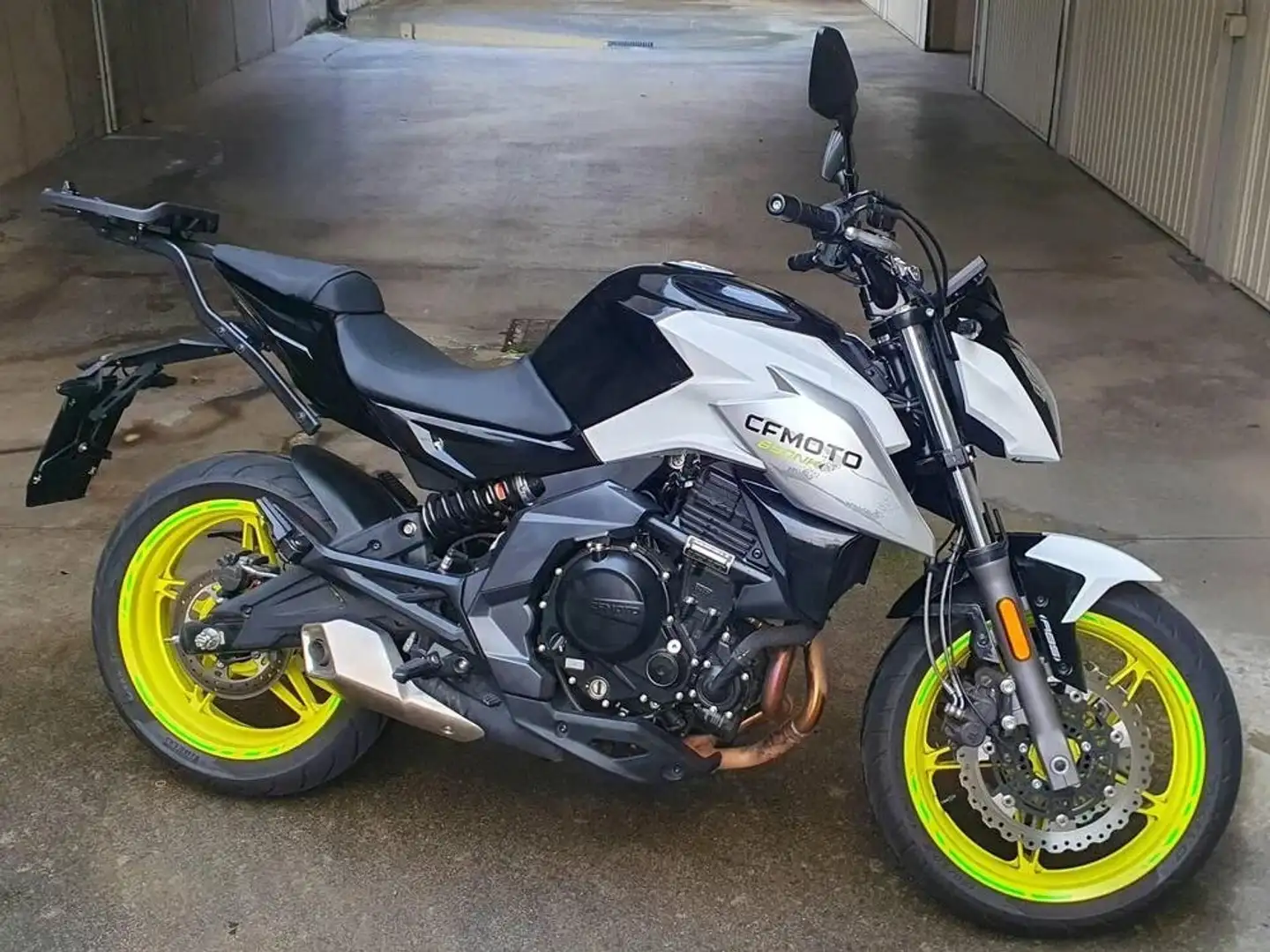 CFMOTO 650 NK White - 2