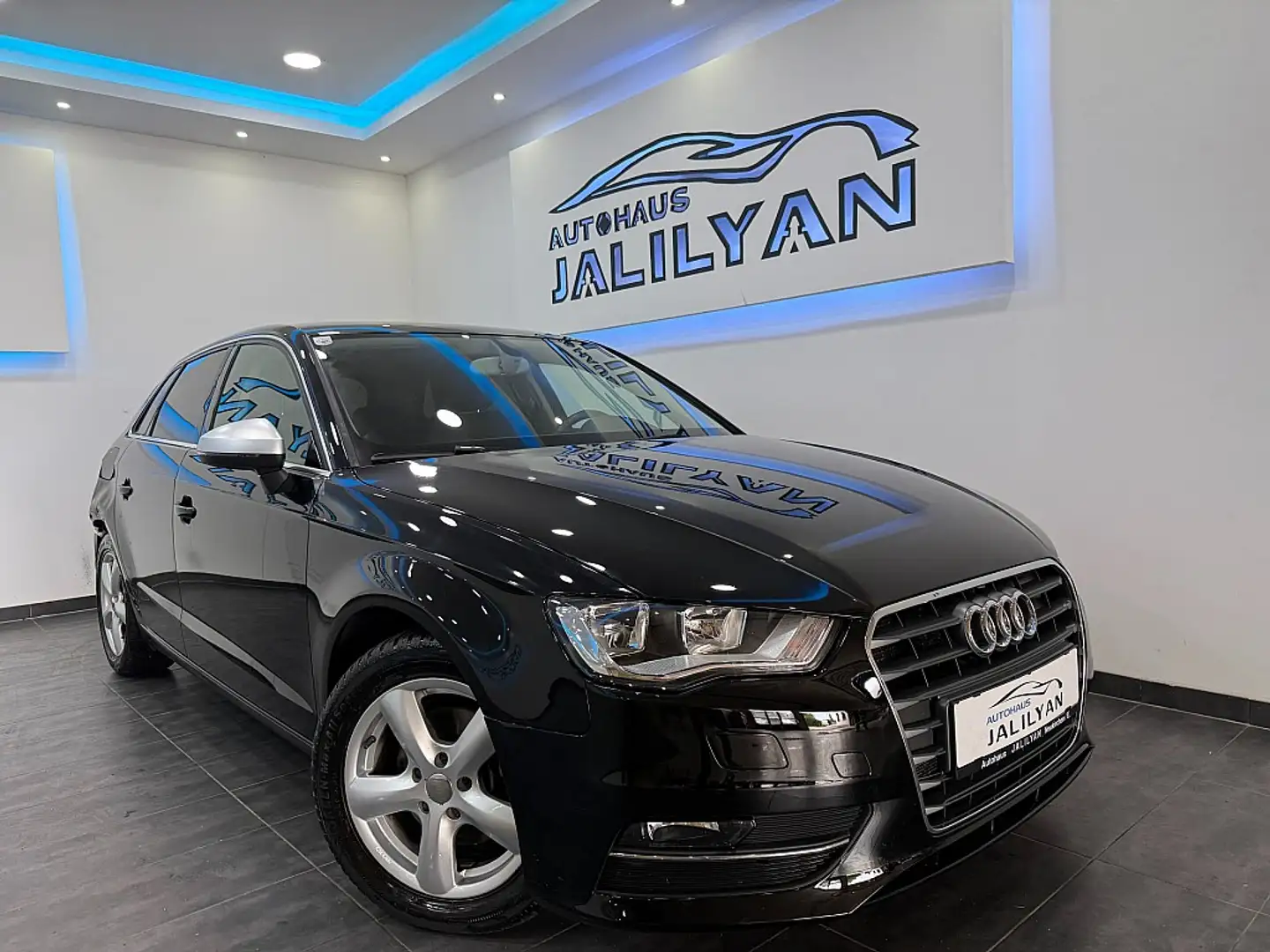 Audi A3 1,6 TDI, WENIG KM Parkschaden Negro - 1