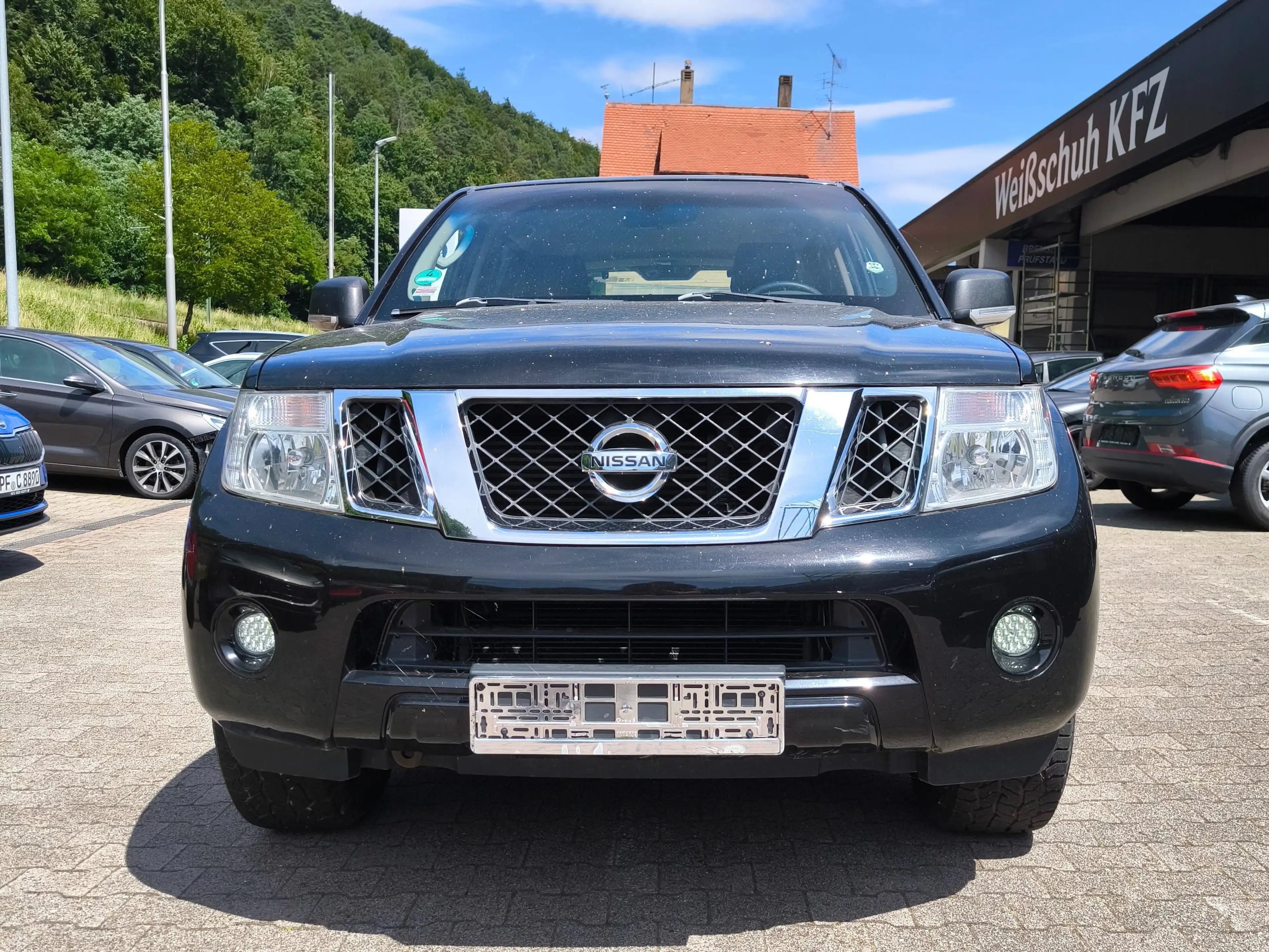 Nissan Pathfinder 2.5 dCi XE — photo 2