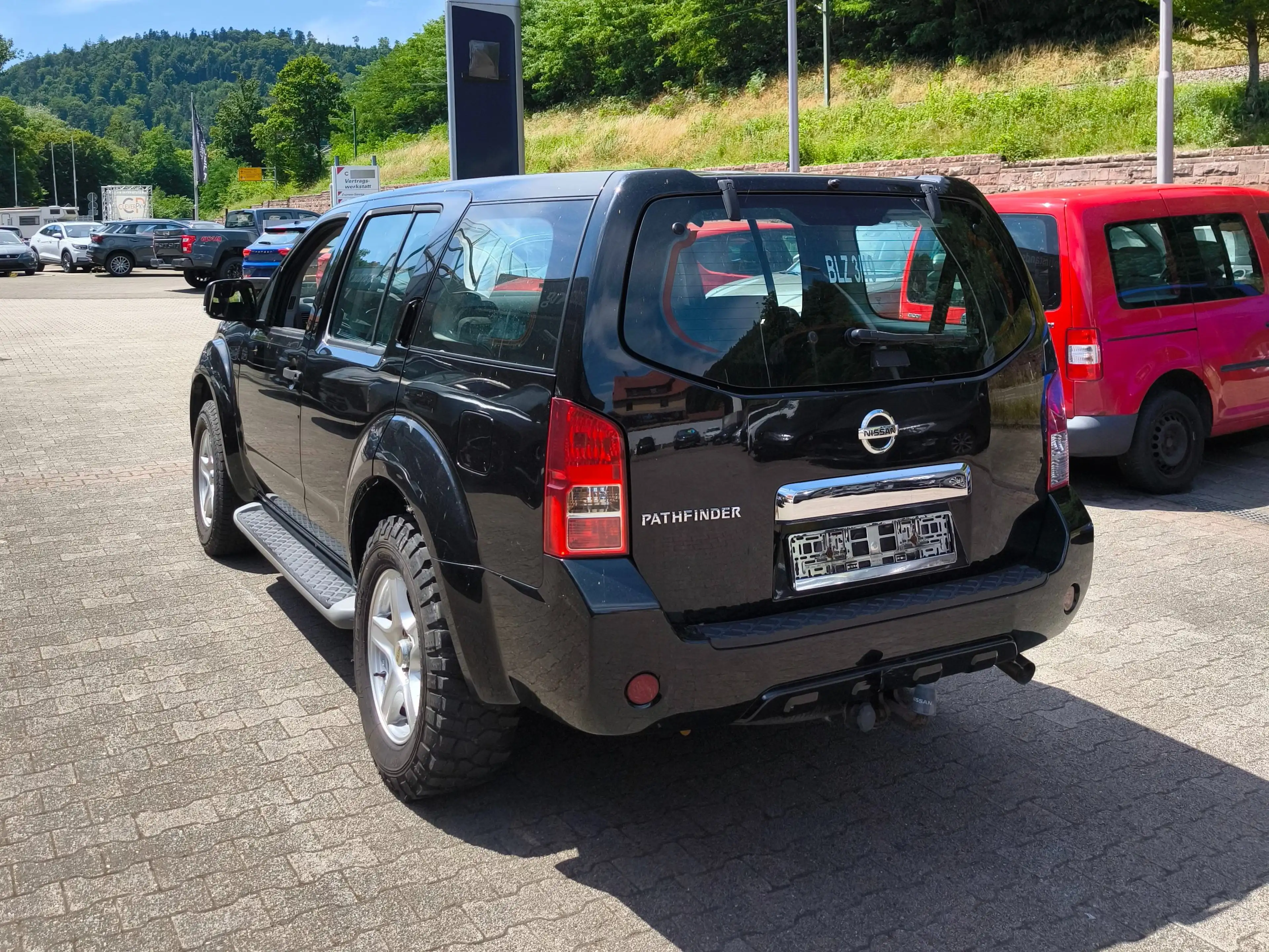 Nissan Pathfinder 2.5 dCi XE — photo 8