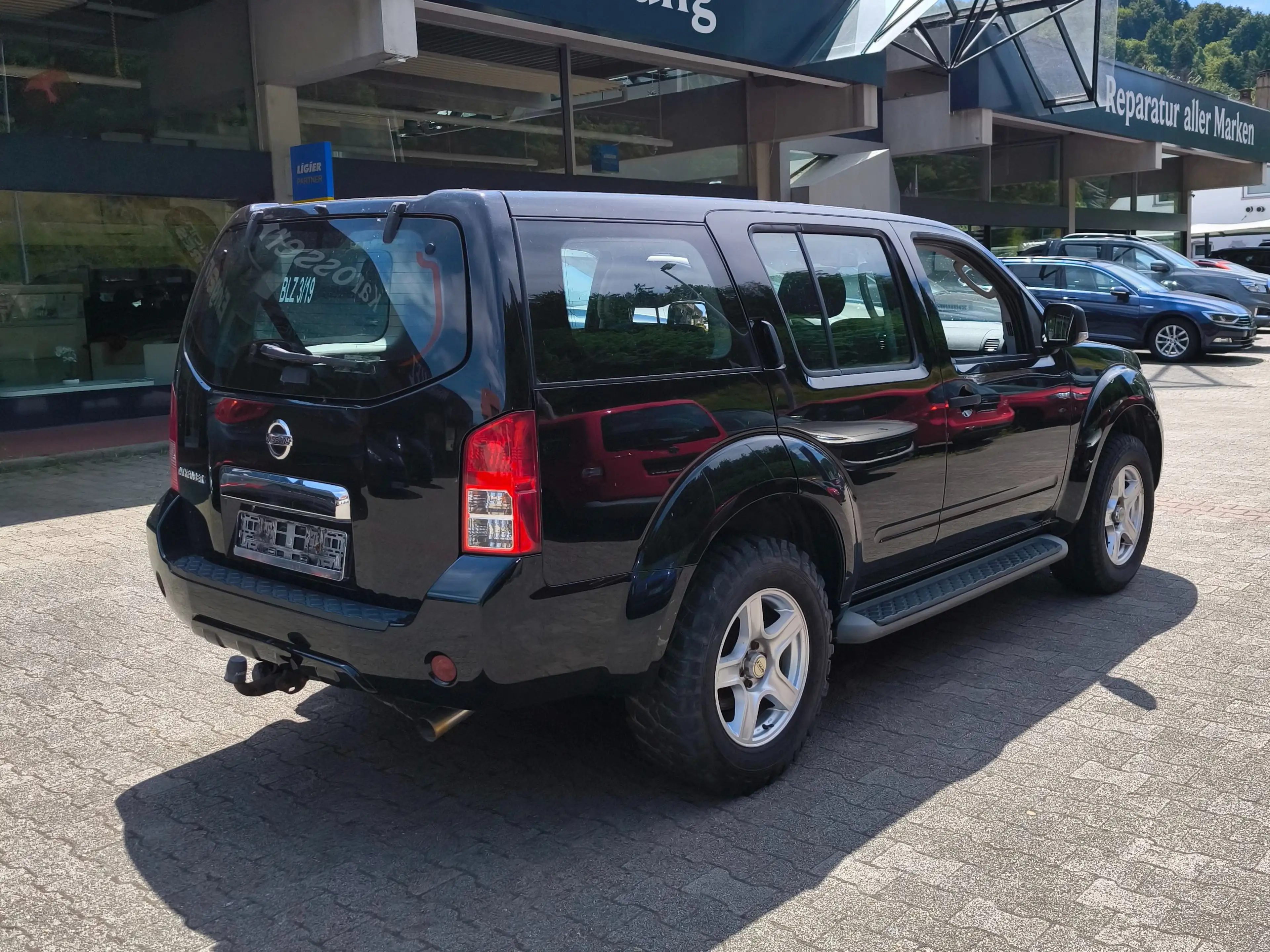 Nissan Pathfinder 2.5 dCi XE — photo 3