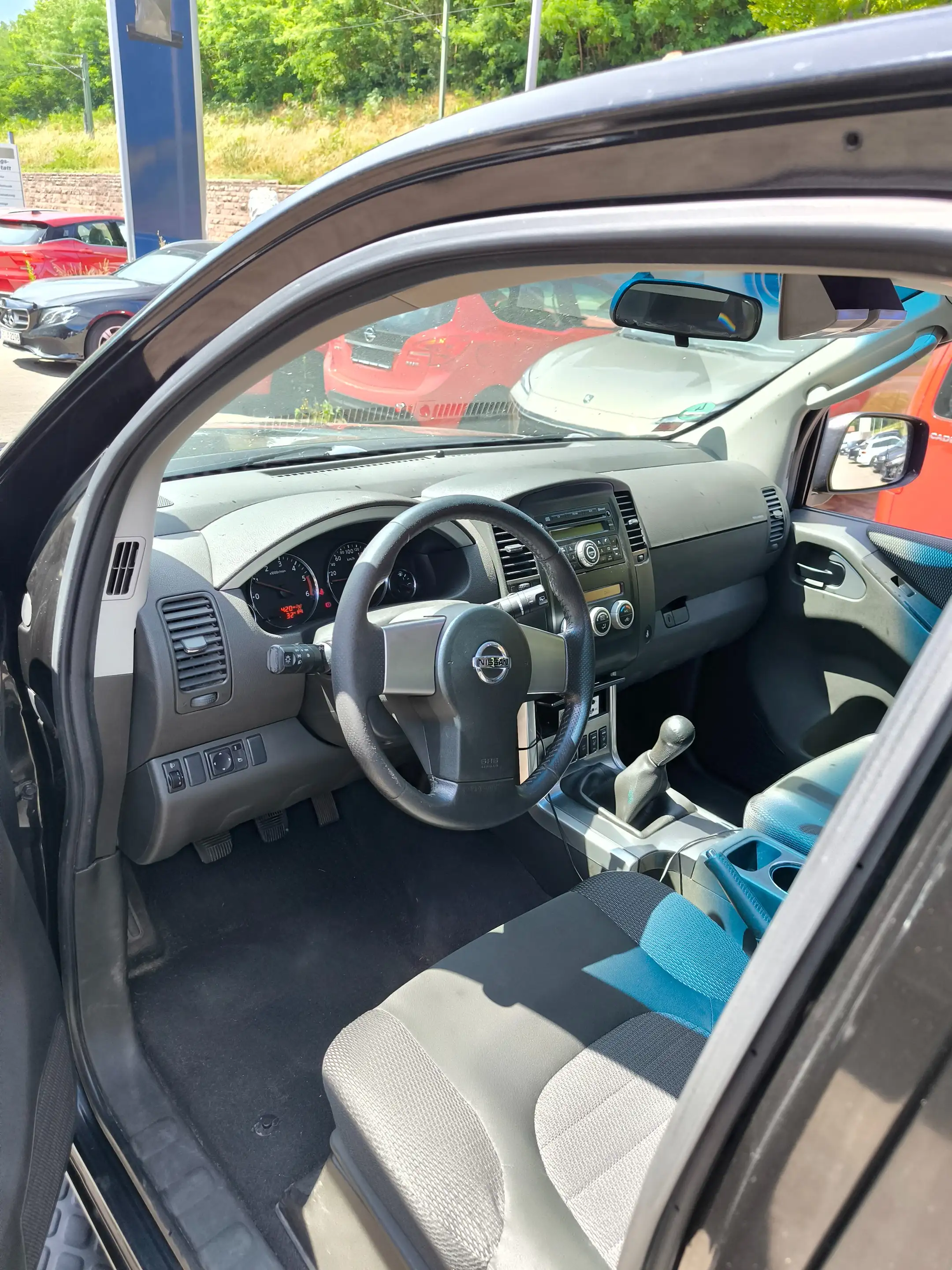Nissan Pathfinder 2.5 dCi XE — photo 6