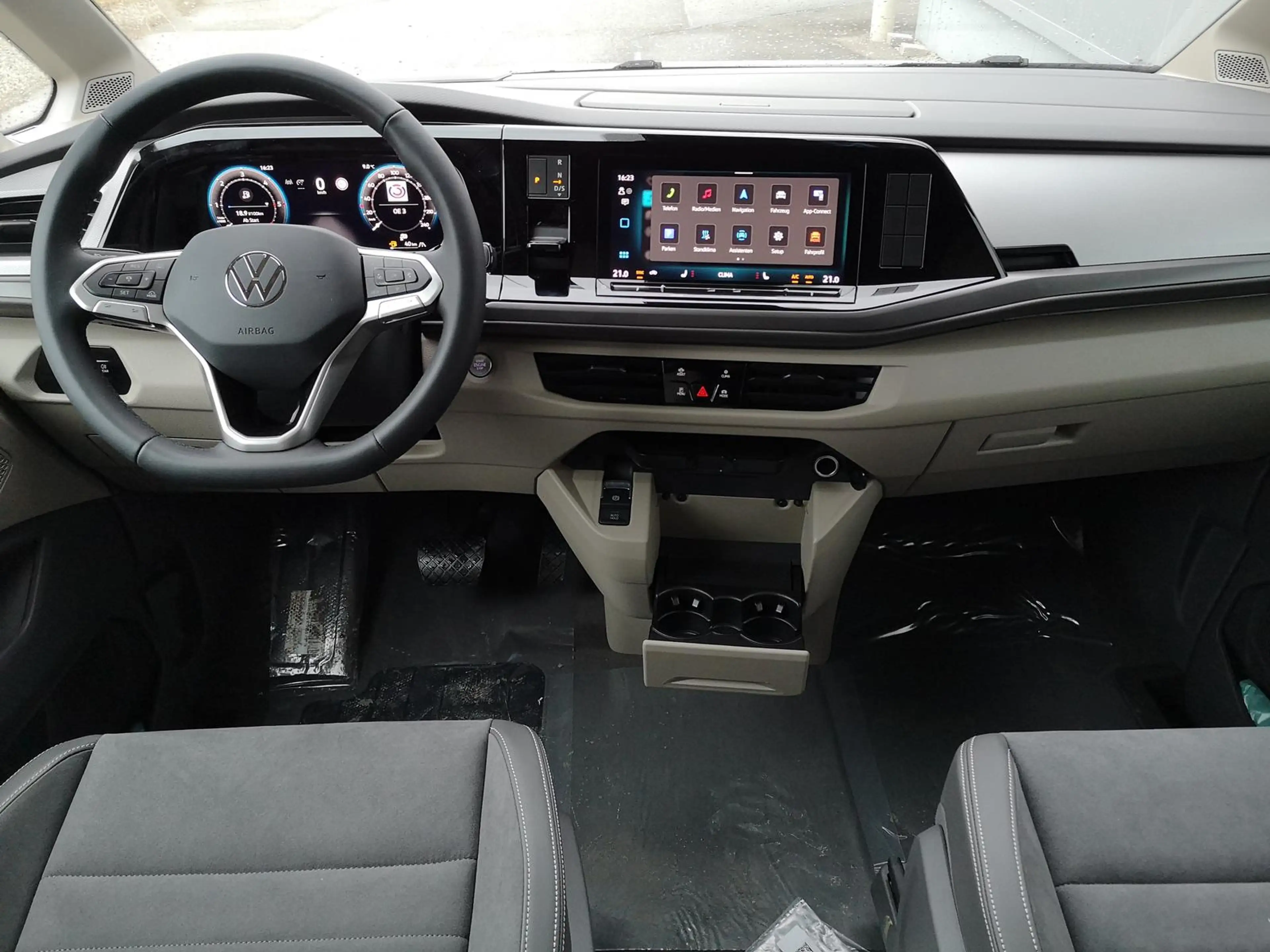 Volkswagen T7 California 1.5 TSI Beach Camper Plus eHybrid 4MOTION — photo 4