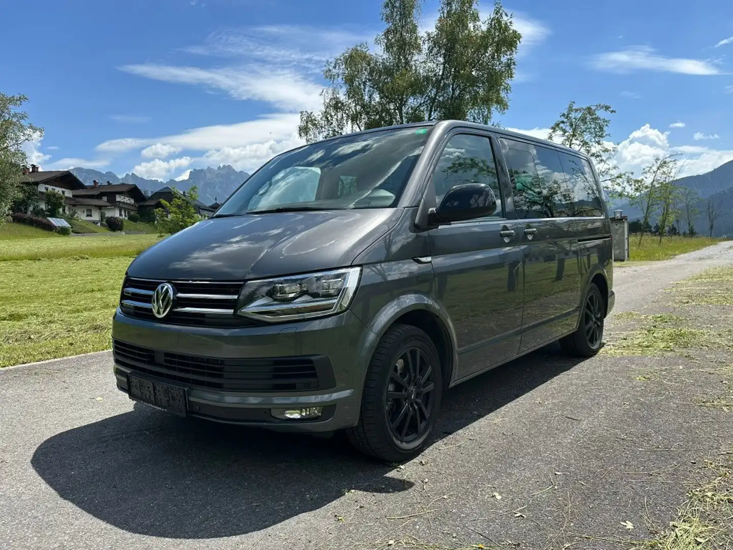 Volkswagen T6 Multivan Multivan Highline 2,0 TDI 4Motion BMT DSG Highline Grau - 1