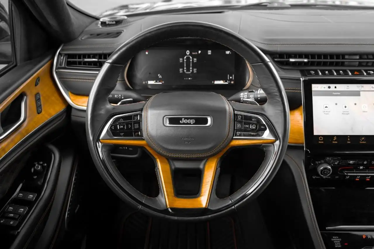 Jeep Grand Cherokee снимка Jeep Grand Cherokee