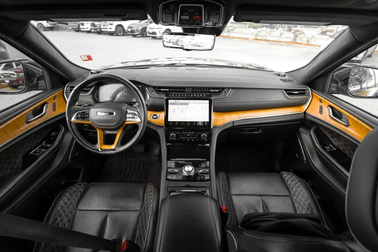 Jeep Grand Cherokee снимка Jeep Grand Cherokee