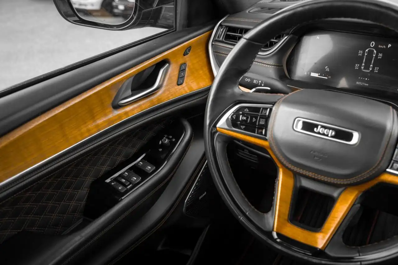 Jeep Grand Cherokee снимка Jeep Grand Cherokee