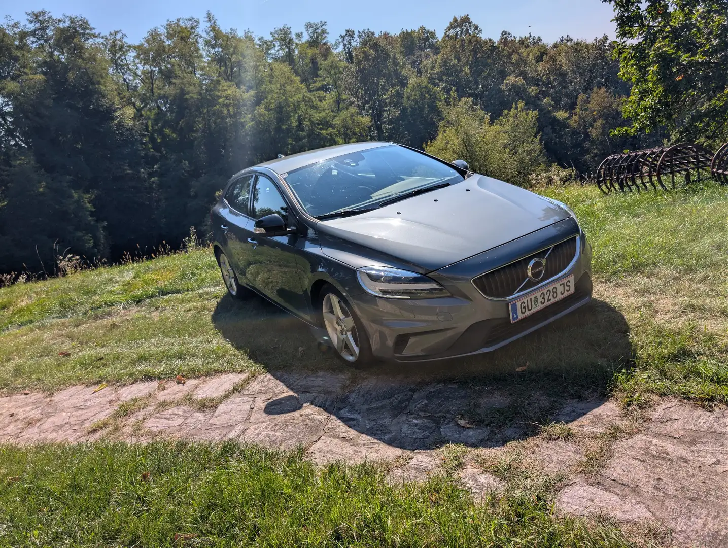 Volvo V40 D2 Kinetic R-Design Geartronic - 1