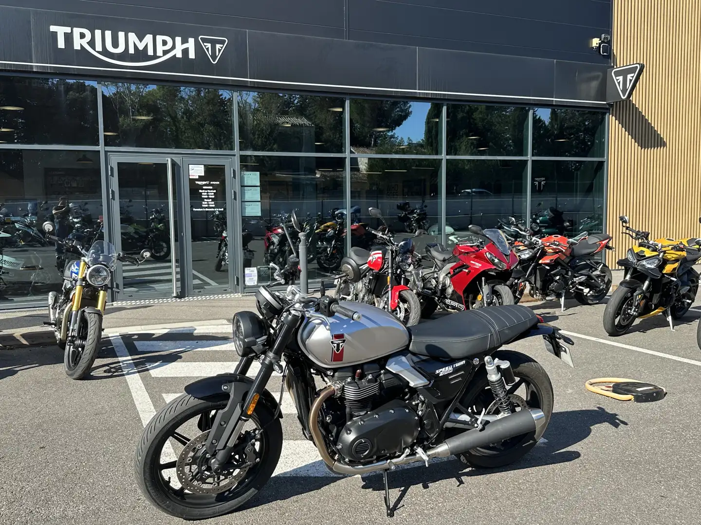 Triumph Speed Twin Gris - 1