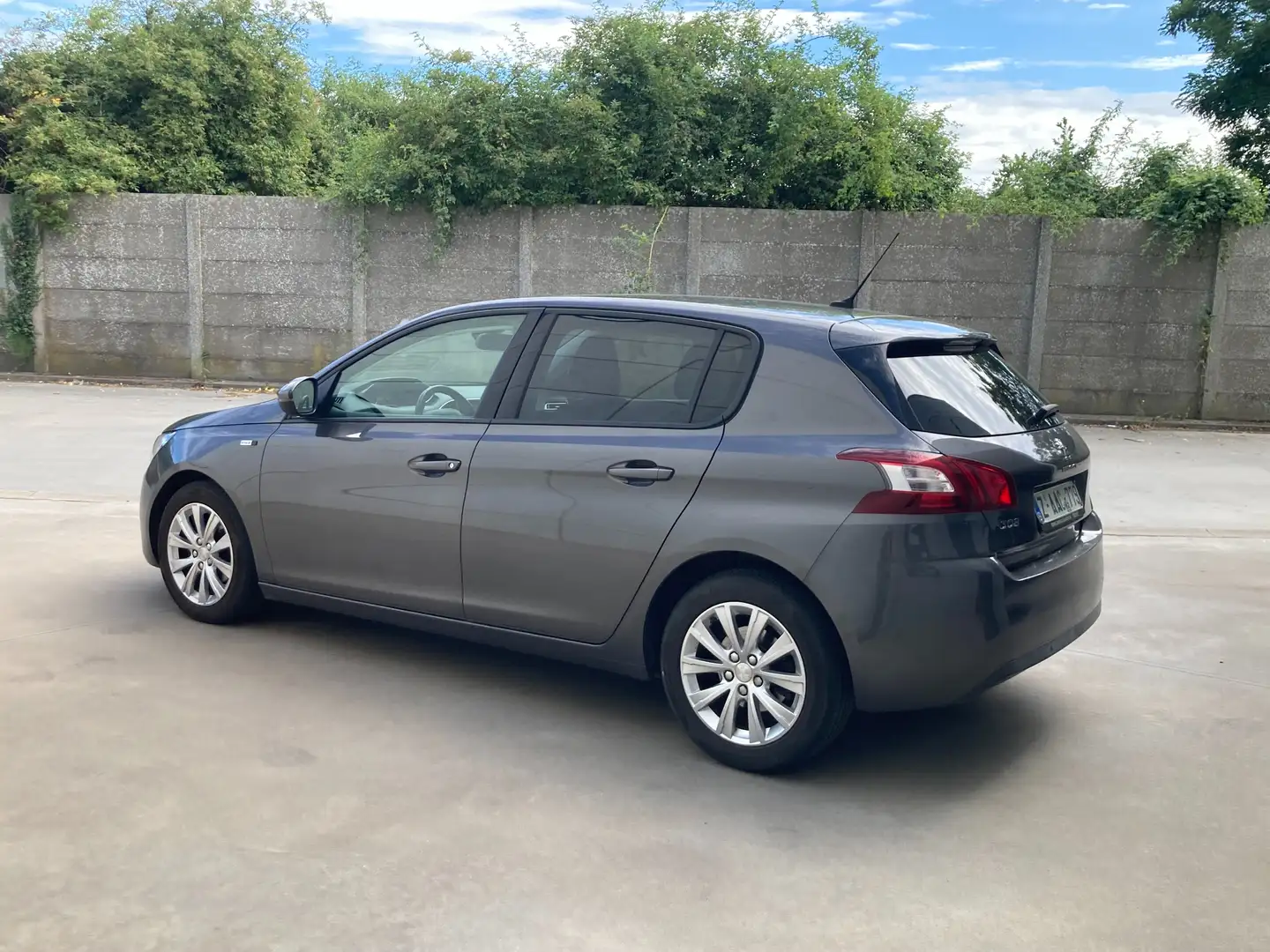 Peugeot 308 1.2 benzine 2017 met 97000km*GPS*PARKSENSOR*CAMERA Gris - 1