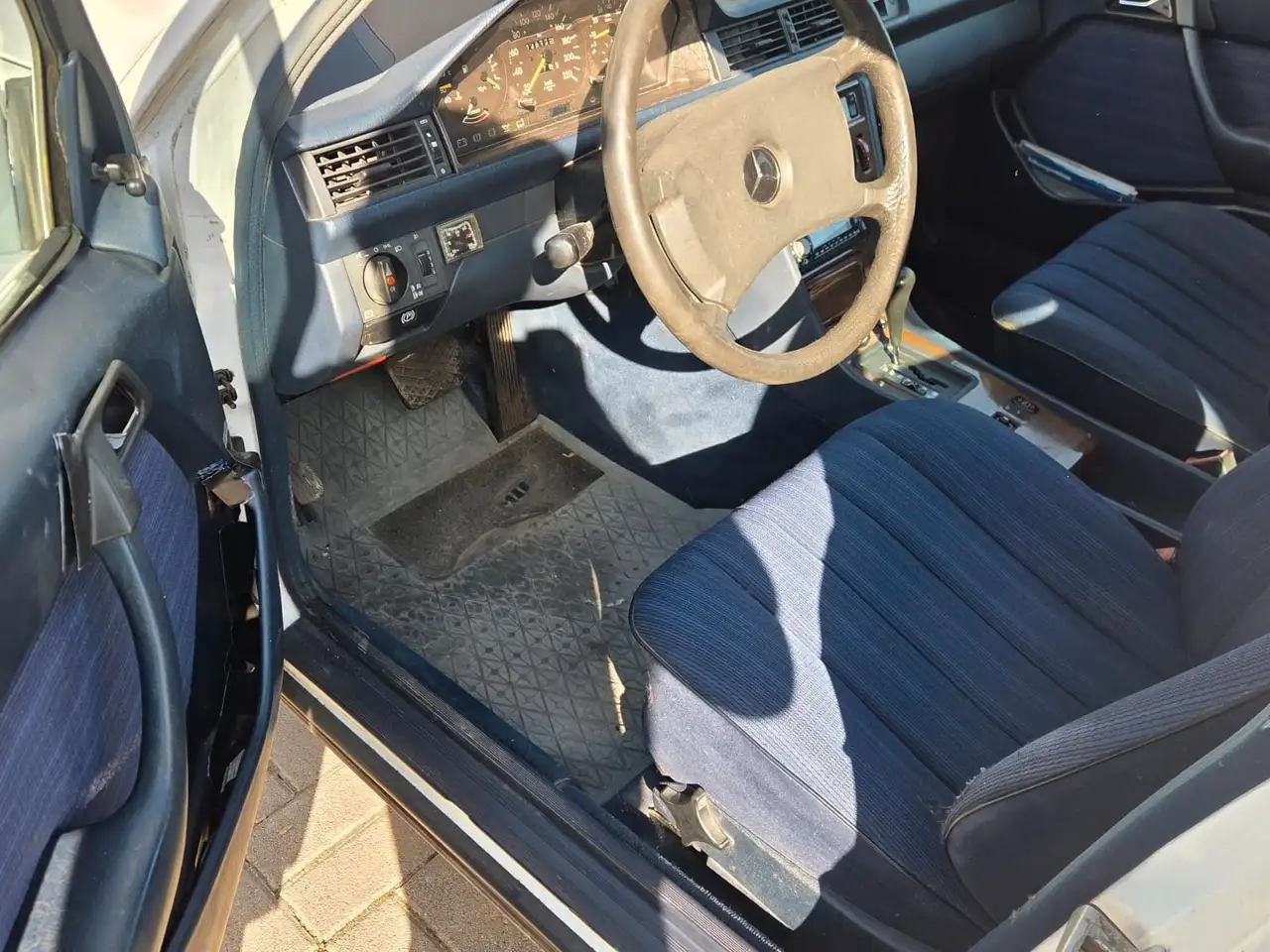 Mercedes-Benz 190 124 2.37/AUTOMATIK/RAADIO -CD, foto 12