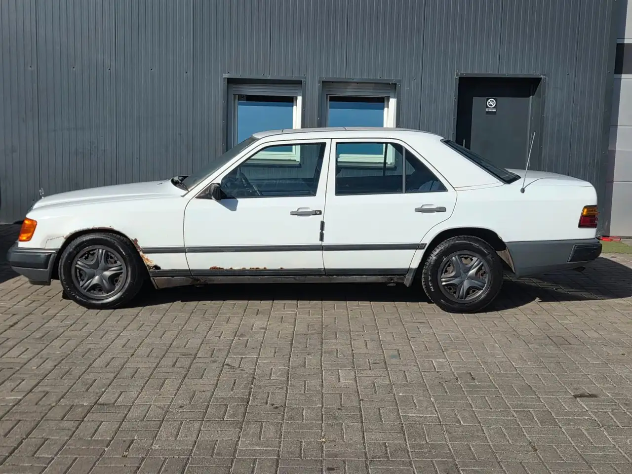 Mercedes-Benz 190 124 2.37/AUTOMATIK/RAADIO -CD, foto 6