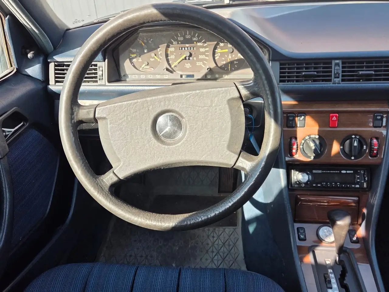 Mercedes-Benz 190 124 2.37/AUTOMATIK/RAADIO -CD, foto 7