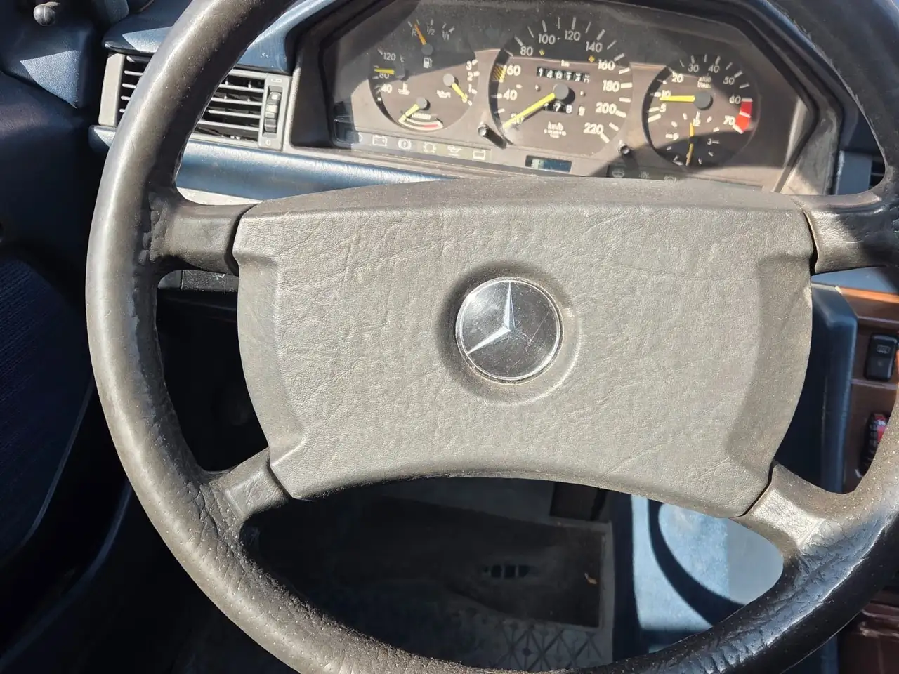 Mercedes-Benz 190 124 2.37/AUTOMATIK/RAADIO -CD, foto 9