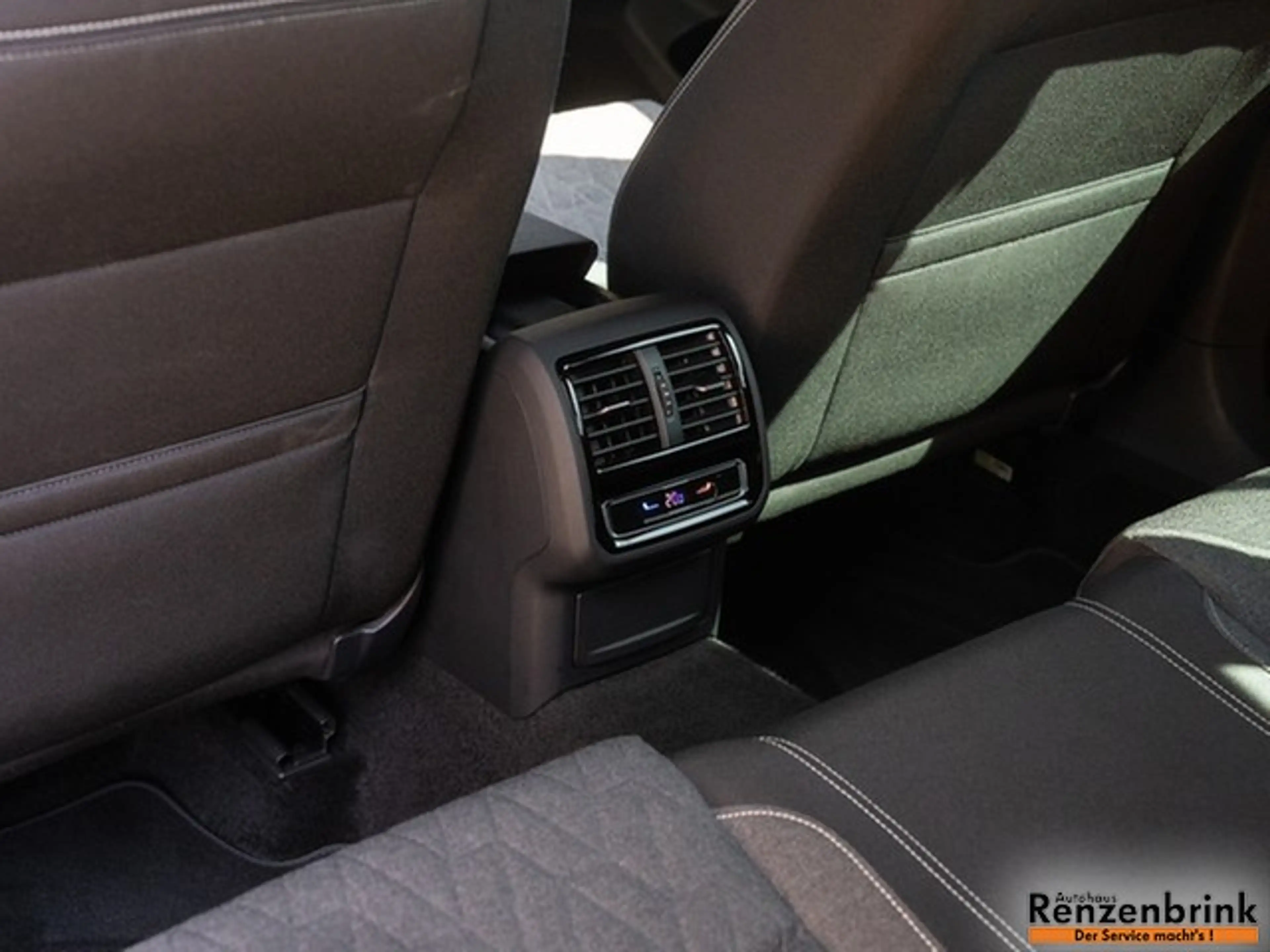 Volkswagen Passat Variant Business TDI DSG AHK ergoSitz Kamera — photo 15