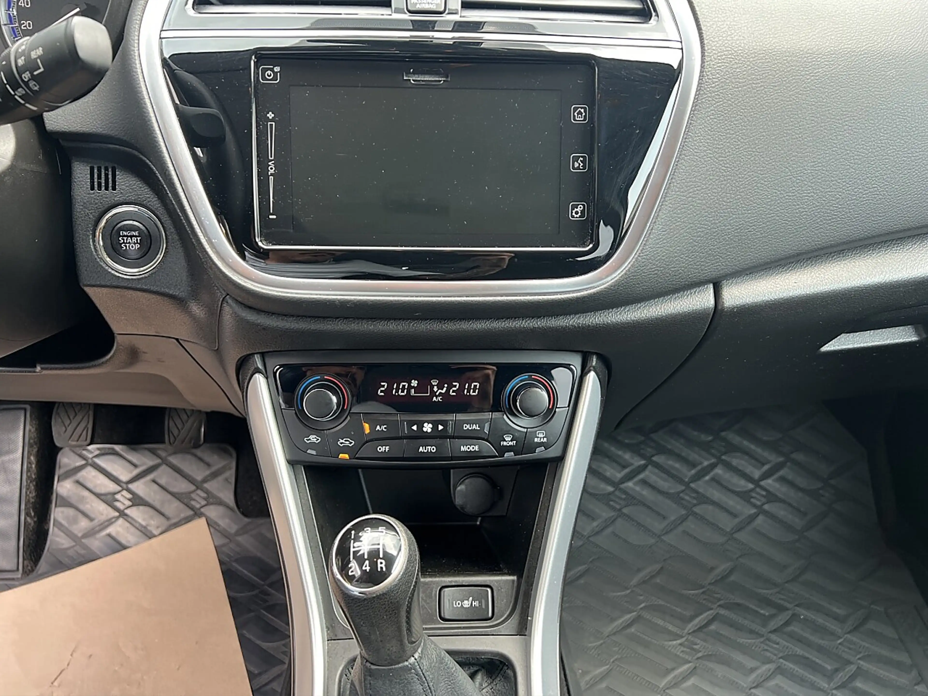 Suzuki SX4 S-Cross 1,0 DITC 4WD shine — photo 10