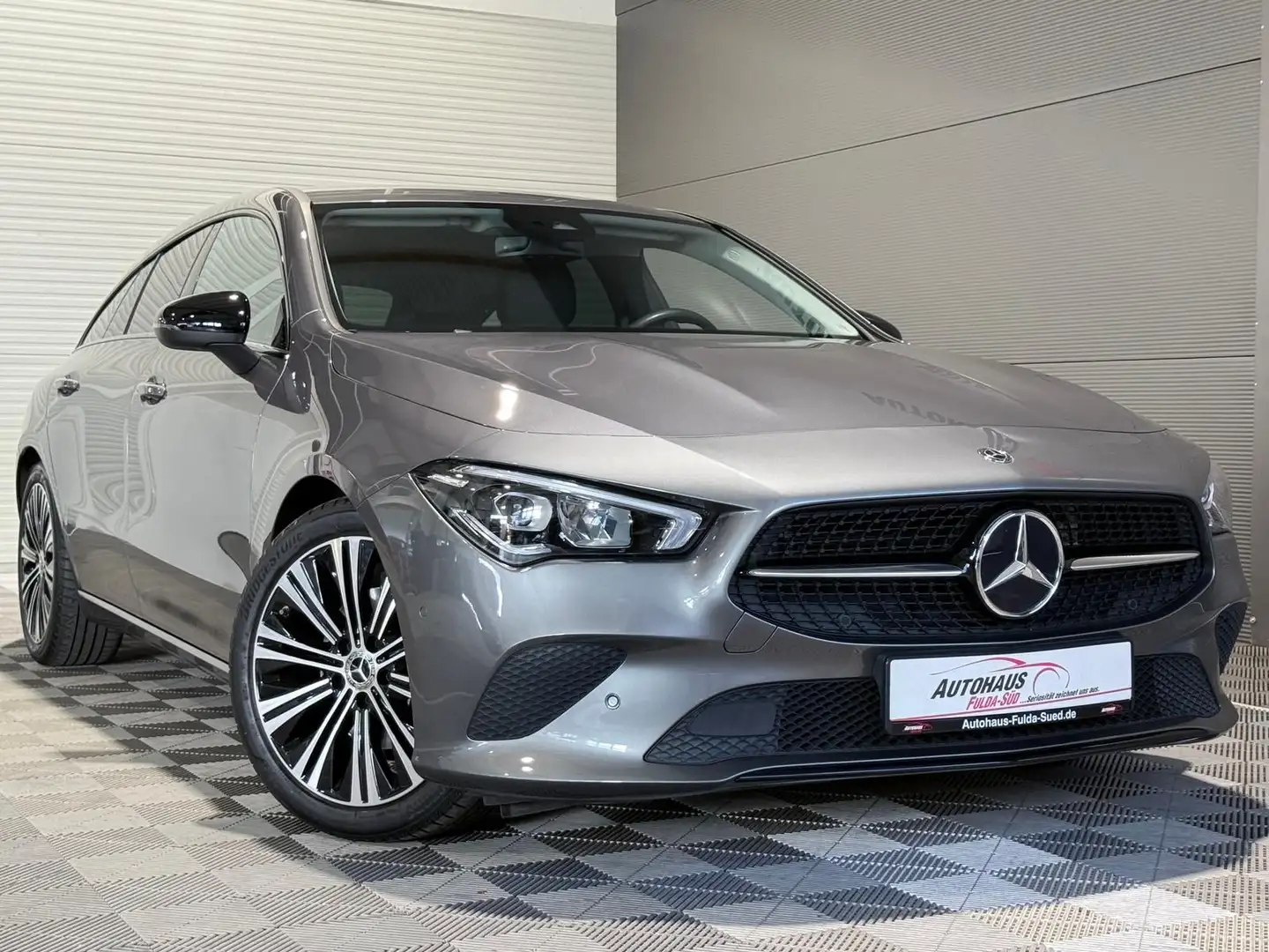 Mercedes-Benz CLA 200 °Shzg°Navi°TWA°Spur°RFK°BT Grau - 1