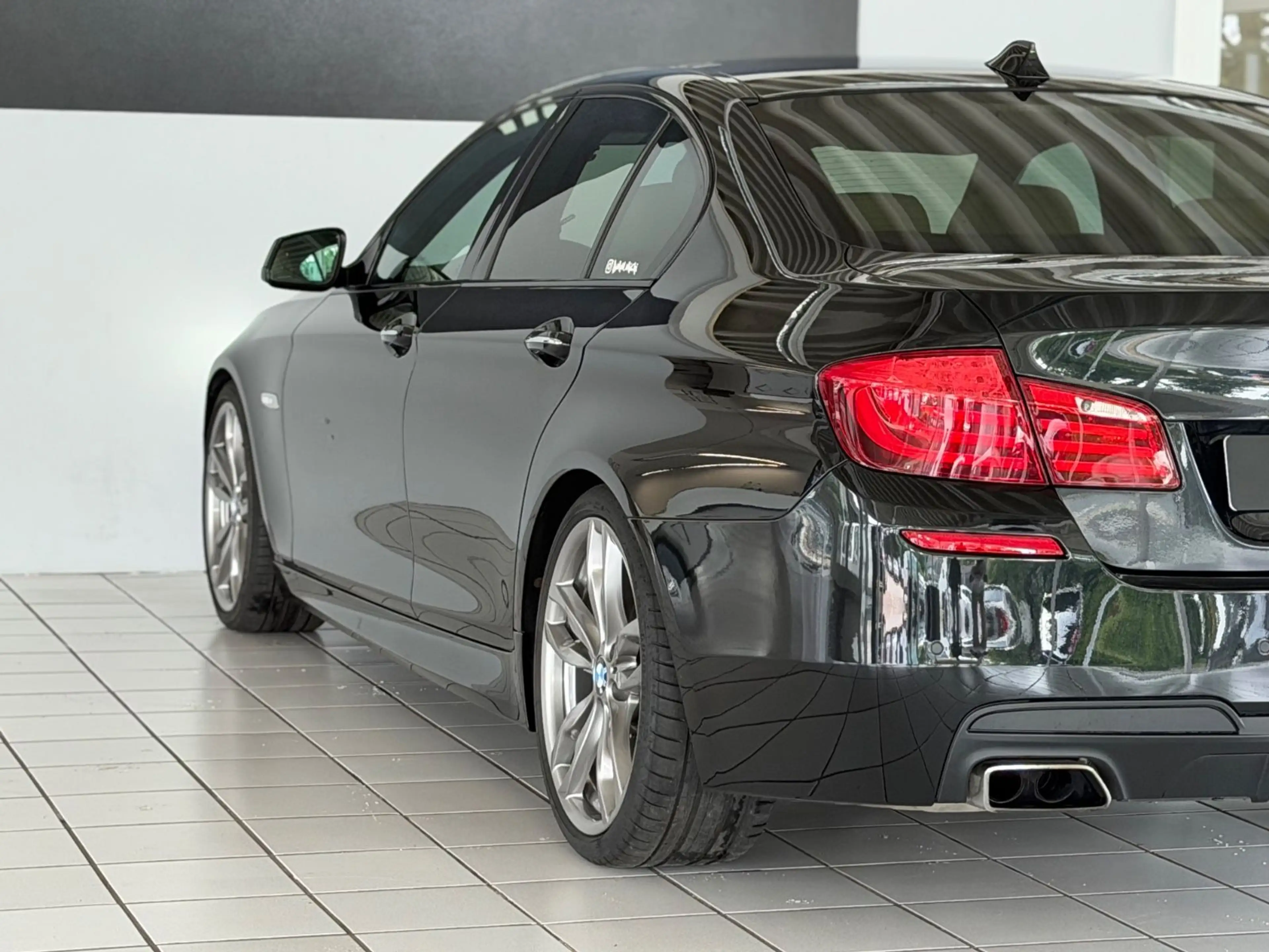 BMW 550 i M Paket xDrive Softcl. 360° Memory Nacht. — photo 9