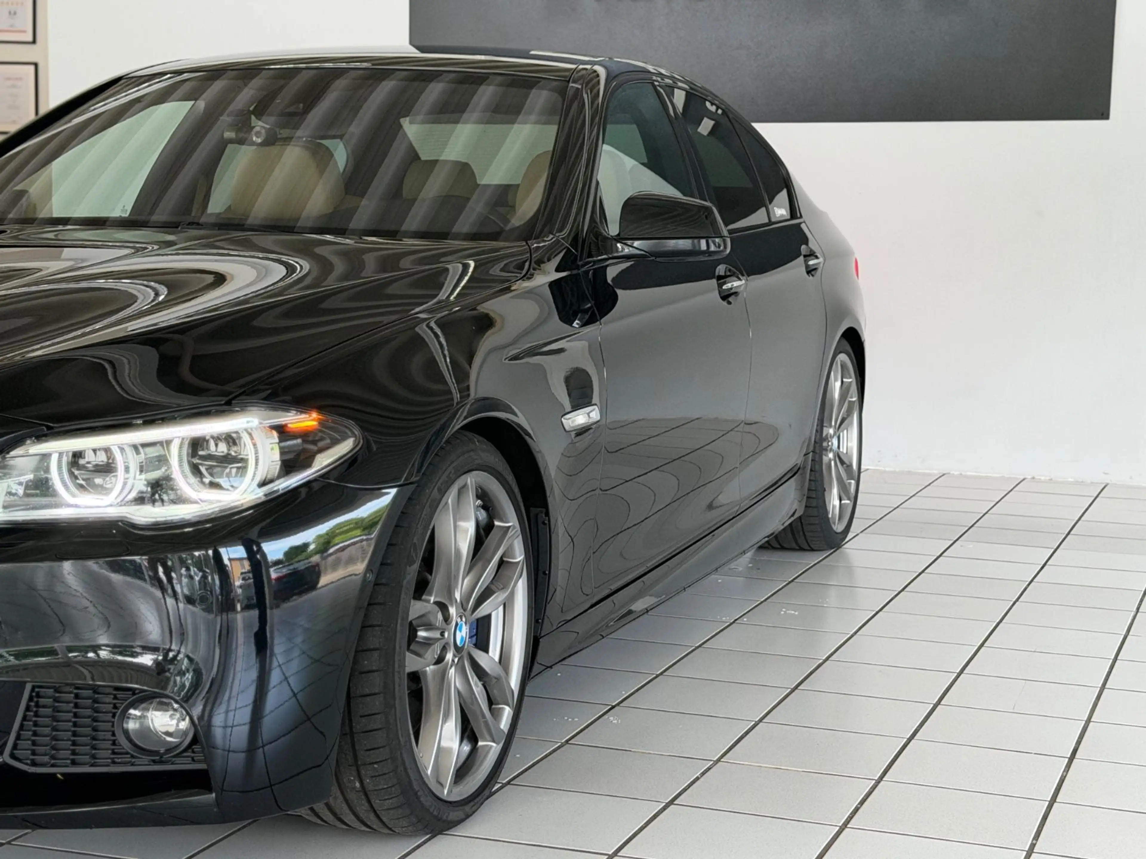 BMW 550 i M Paket xDrive Softcl. 360° Memory Nacht. — photo 7