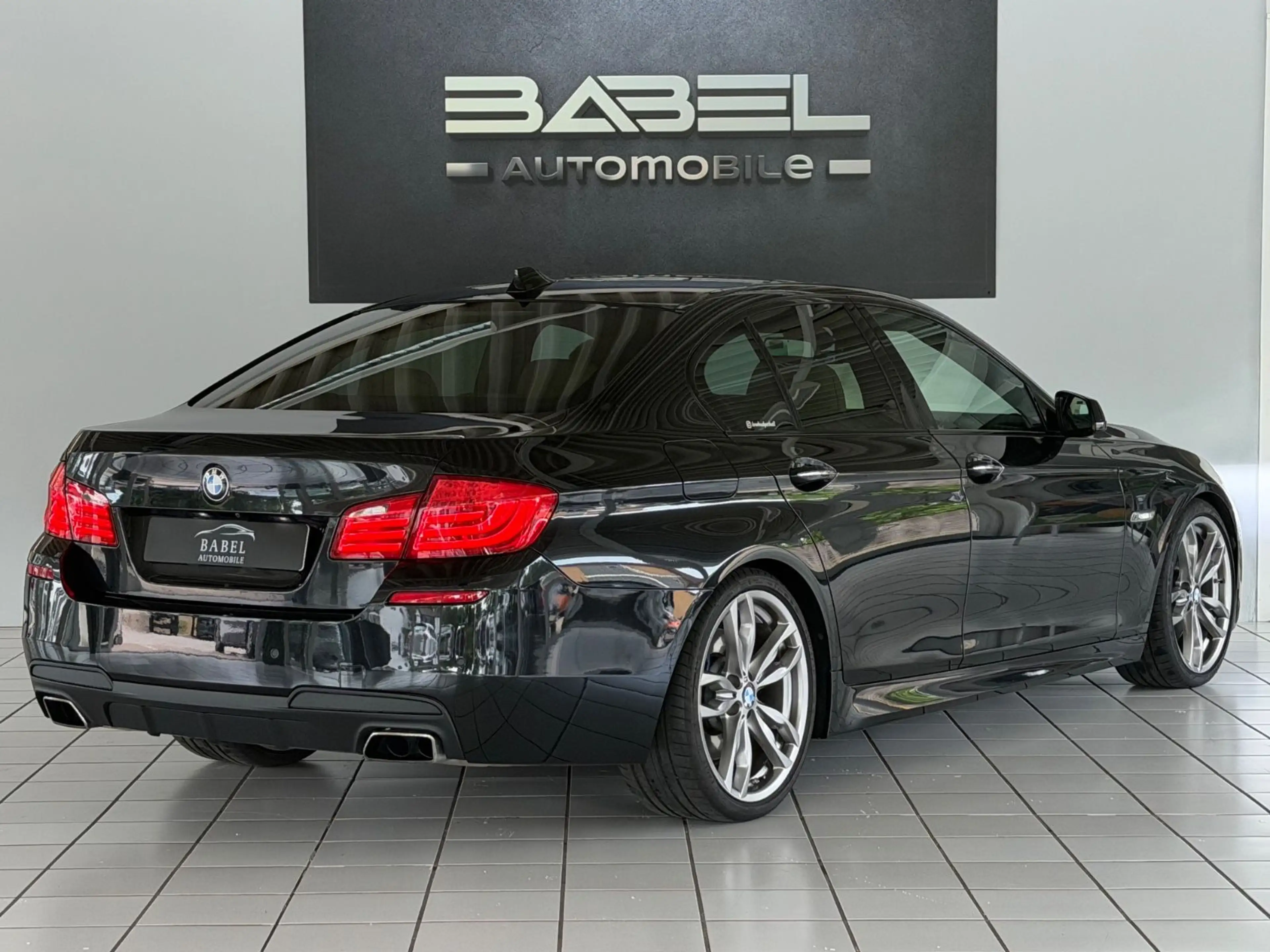 BMW 550 i M Paket xDrive Softcl. 360° Memory Nacht. — photo 6